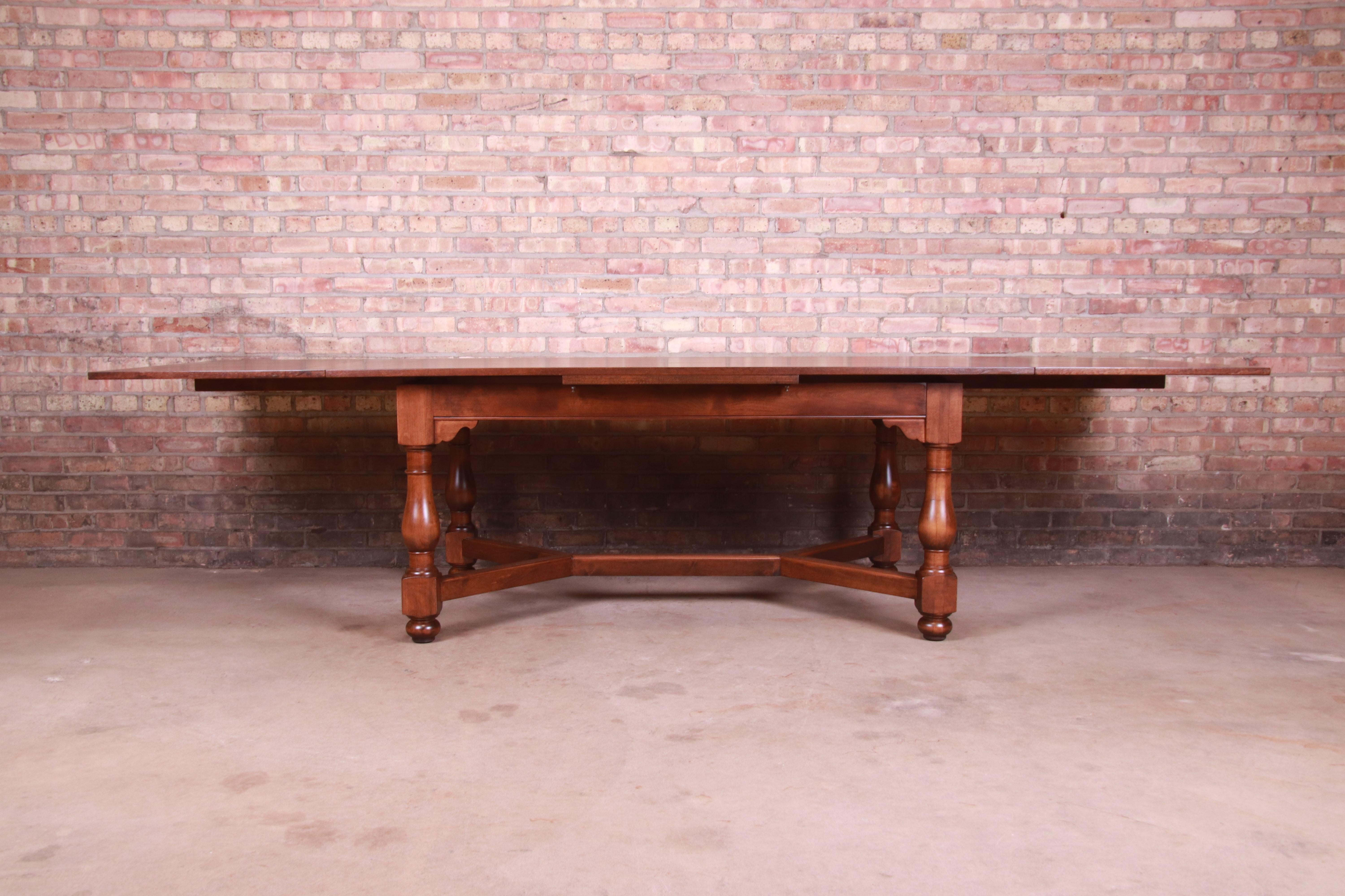 A gorgeous harvest farmhouse extension dining table

By Baker Furniture

USA, Circa 1950s

Quarter sawn oak, with turned legs and trestle style base.

Measures: 72