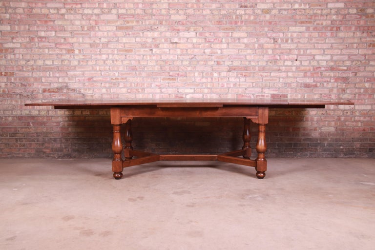 A gorgeous harvest farmhouse extension dining table

By Baker Furniture

USA, Circa 1950s

Quarter sawn oak, with turned legs and trestle style base.

Measures: 72