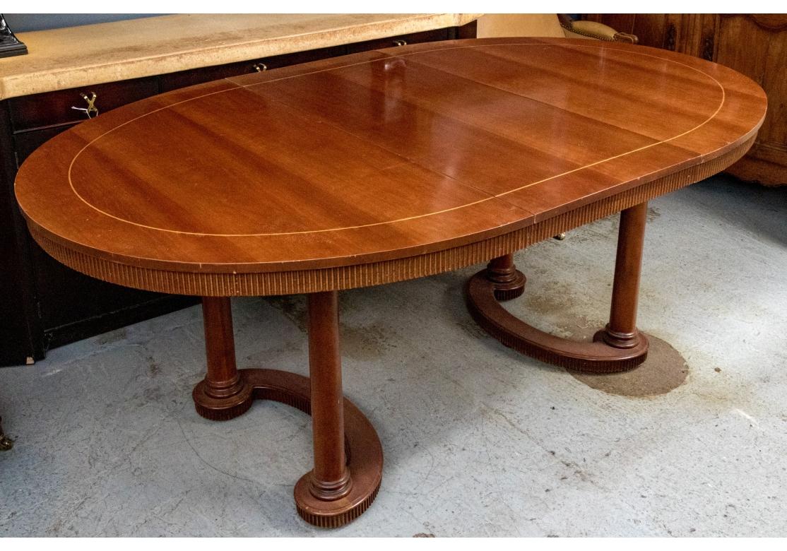 Table à rallonge ovale Baker Furniture avec 2 feuilles en vente 3