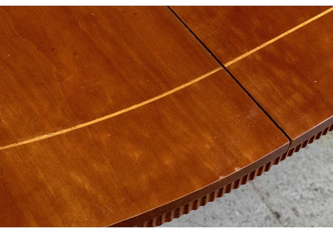 Table à rallonge ovale Baker Furniture avec 2 feuilles en vente 6