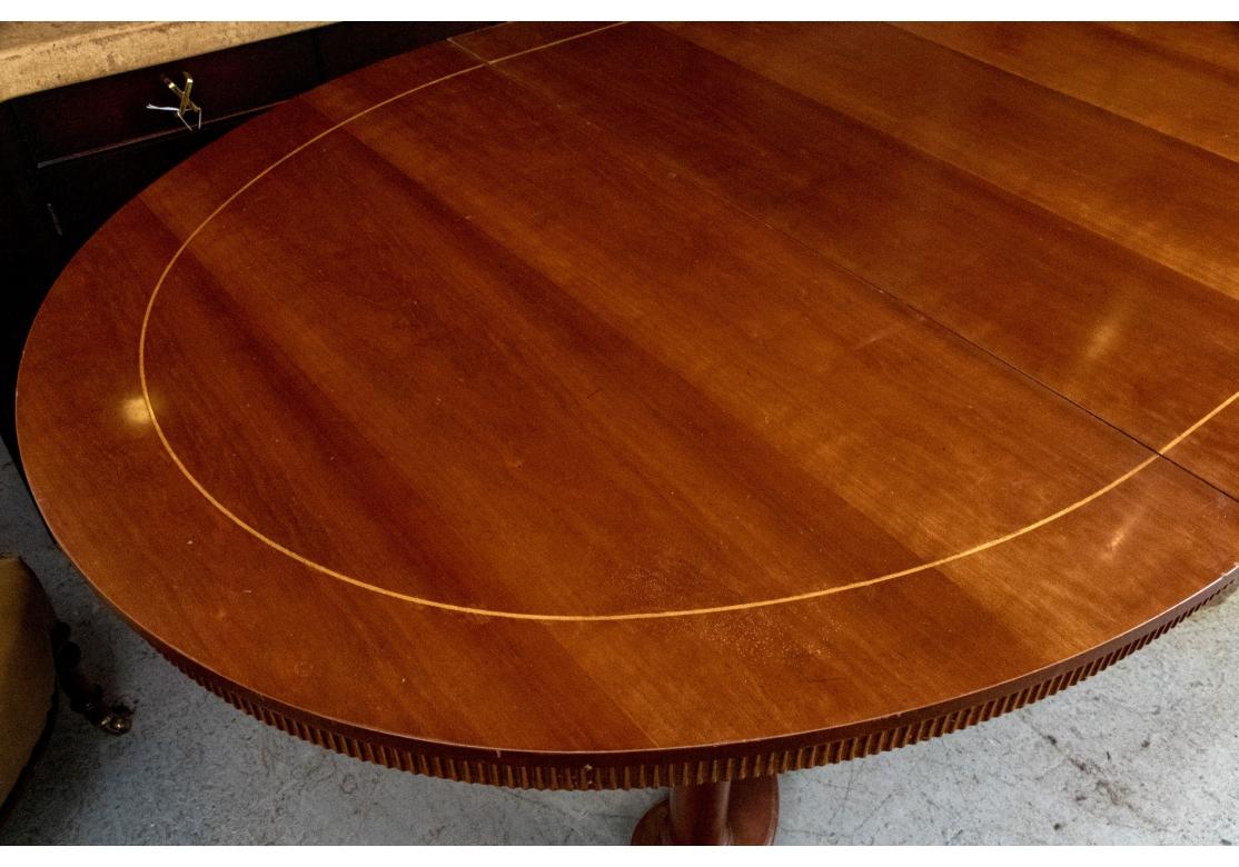 Table à rallonge ovale Baker Furniture avec 2 feuilles en vente 7