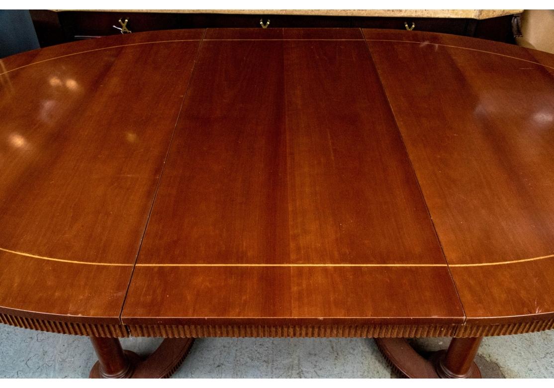 Table à rallonge ovale Baker Furniture avec 2 feuilles en vente 8