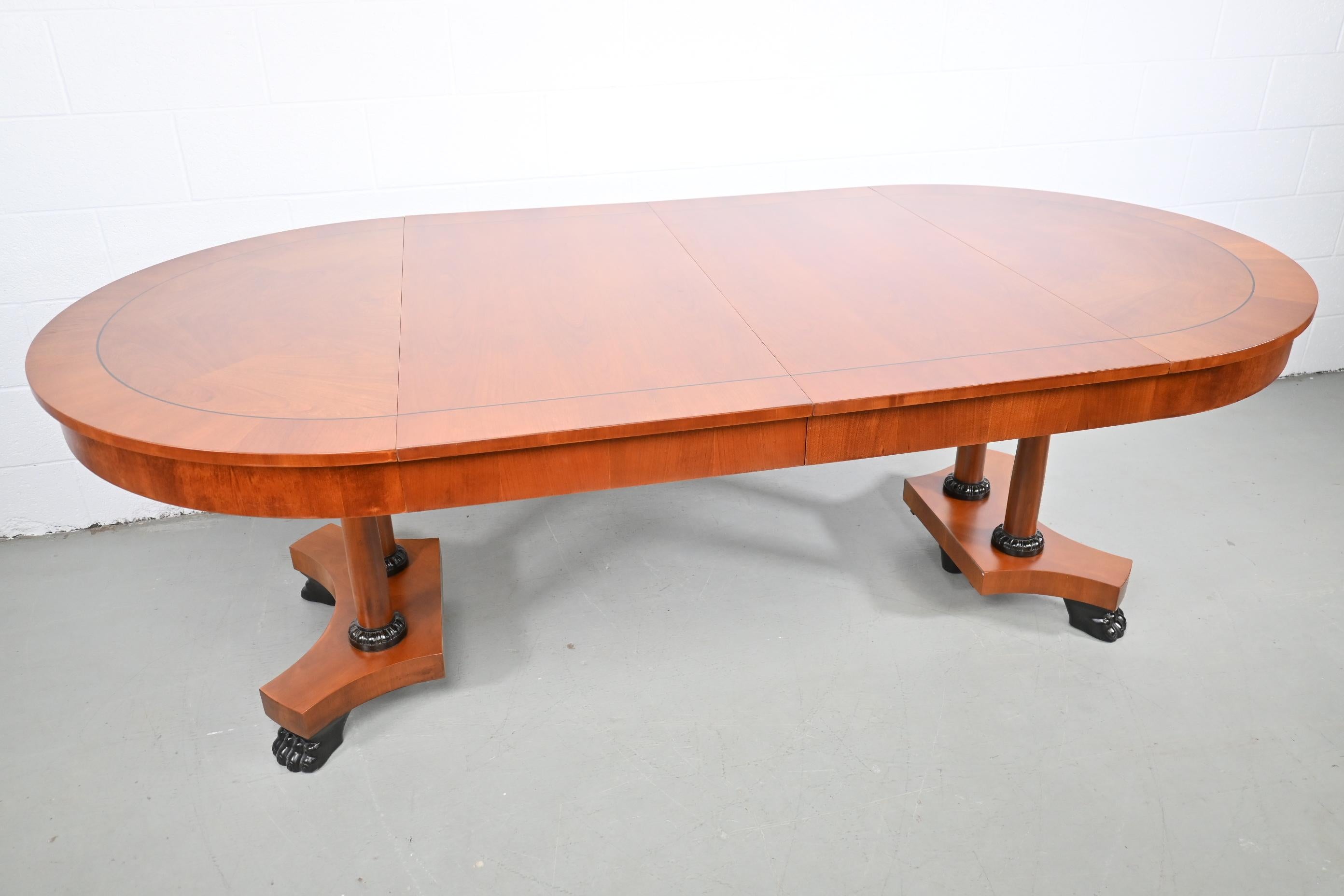 Baker Furniture Palladian Round Extension Dining Table

Baker Furniture, USA, 1990s

Measures: 46 Wide x 46 Deep x 31 High. Extends up to 90