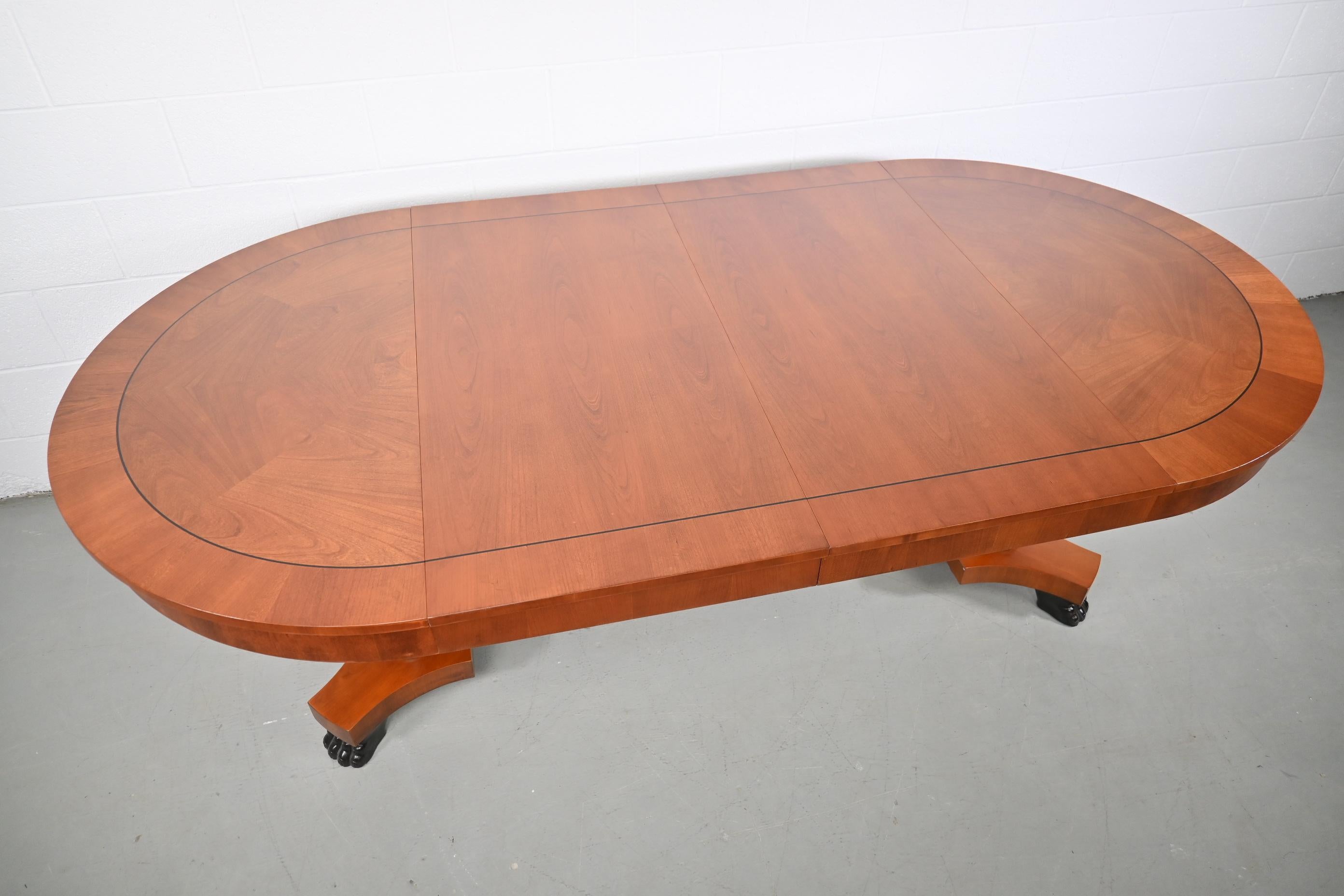 Baker Furniture Palladian Round Extension Dining Table In Good Condition In Morgan, UT