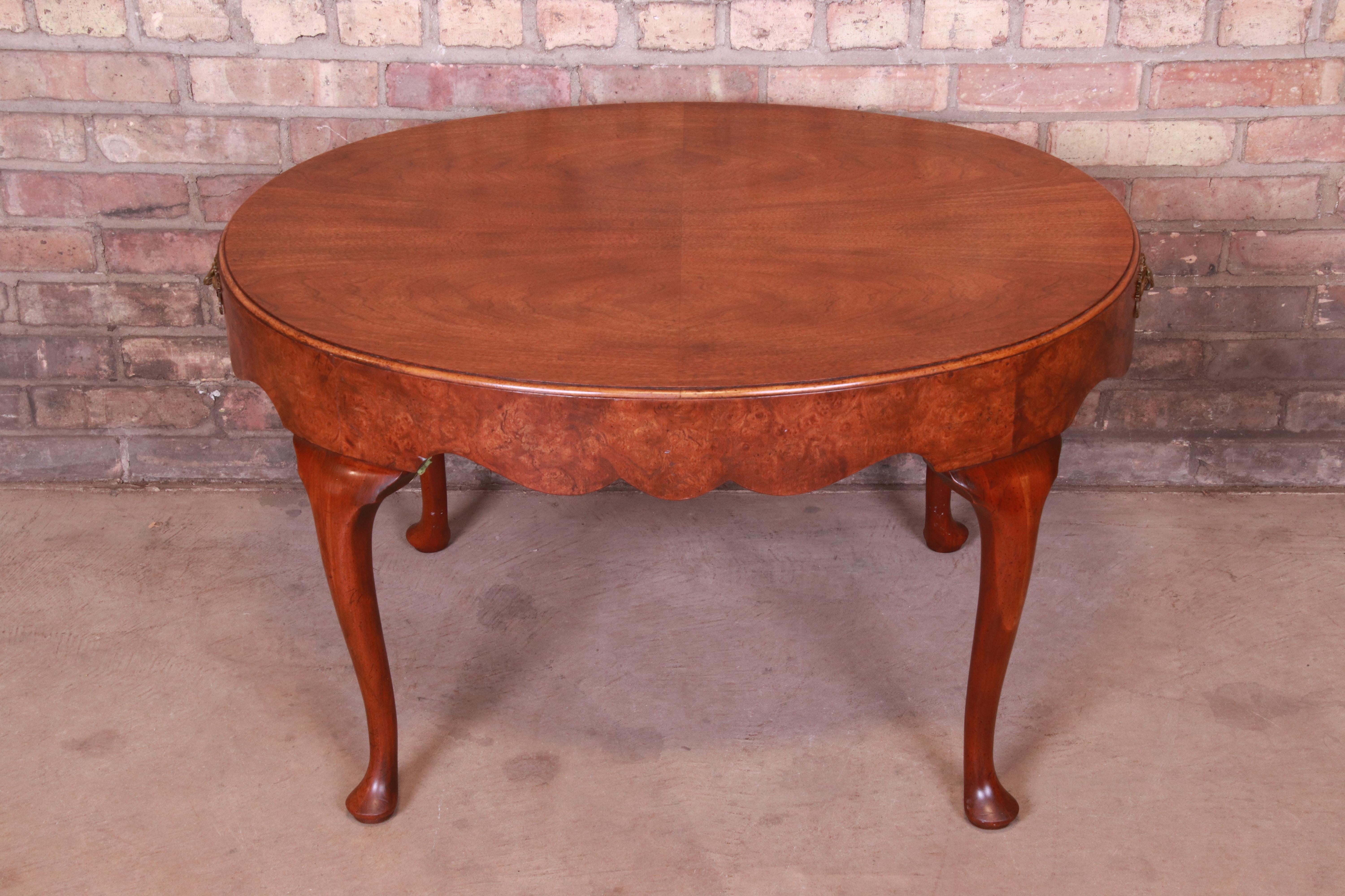 An exceptional Queen Anne style coffee table

By Baker Furniture

USA, circa 1980s

Burled walnut, with brass accents.

Measures: 30.75