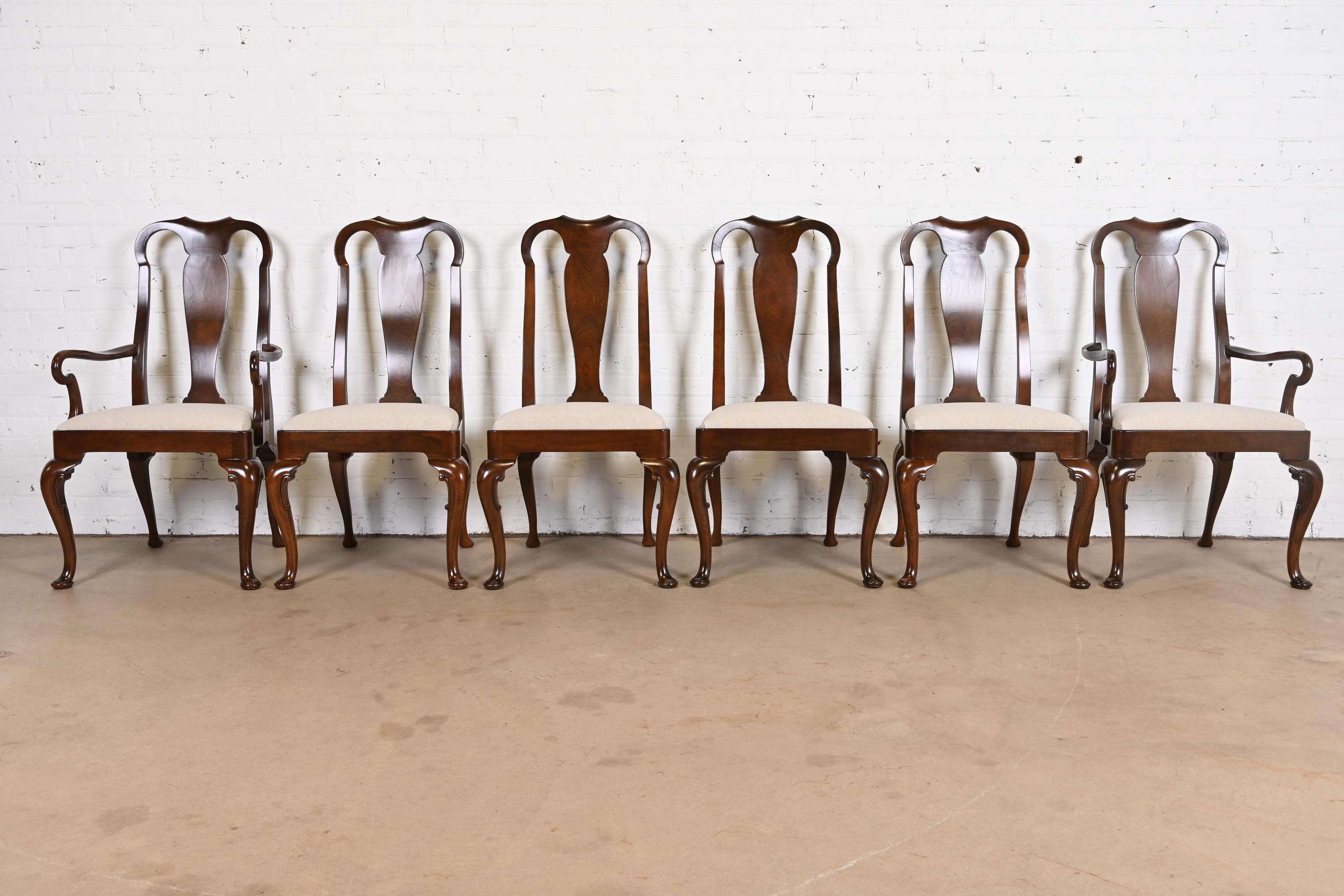 A gorgeous set of six Queen Anne style dining chairs

By Baker Furniture

USA, circa 1980s

Solid carved mahogany frames, with upholstered seats.

Measures:
Side chairs - 22.5
