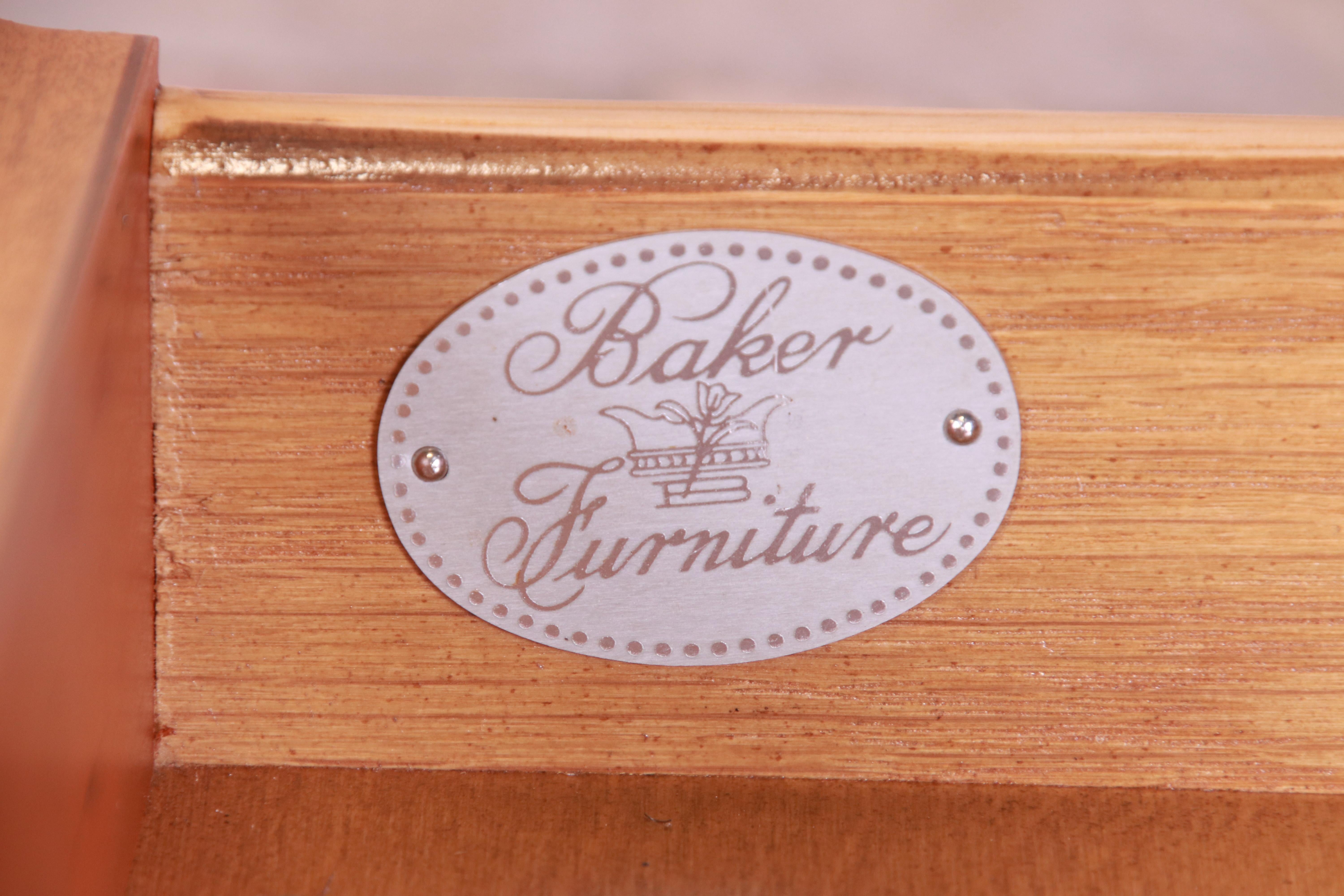 Baker Furniture Queen Anne-Konsolentisch aus Kirschbaumholz und Wurzelholz, neu lackiert im Angebot 7