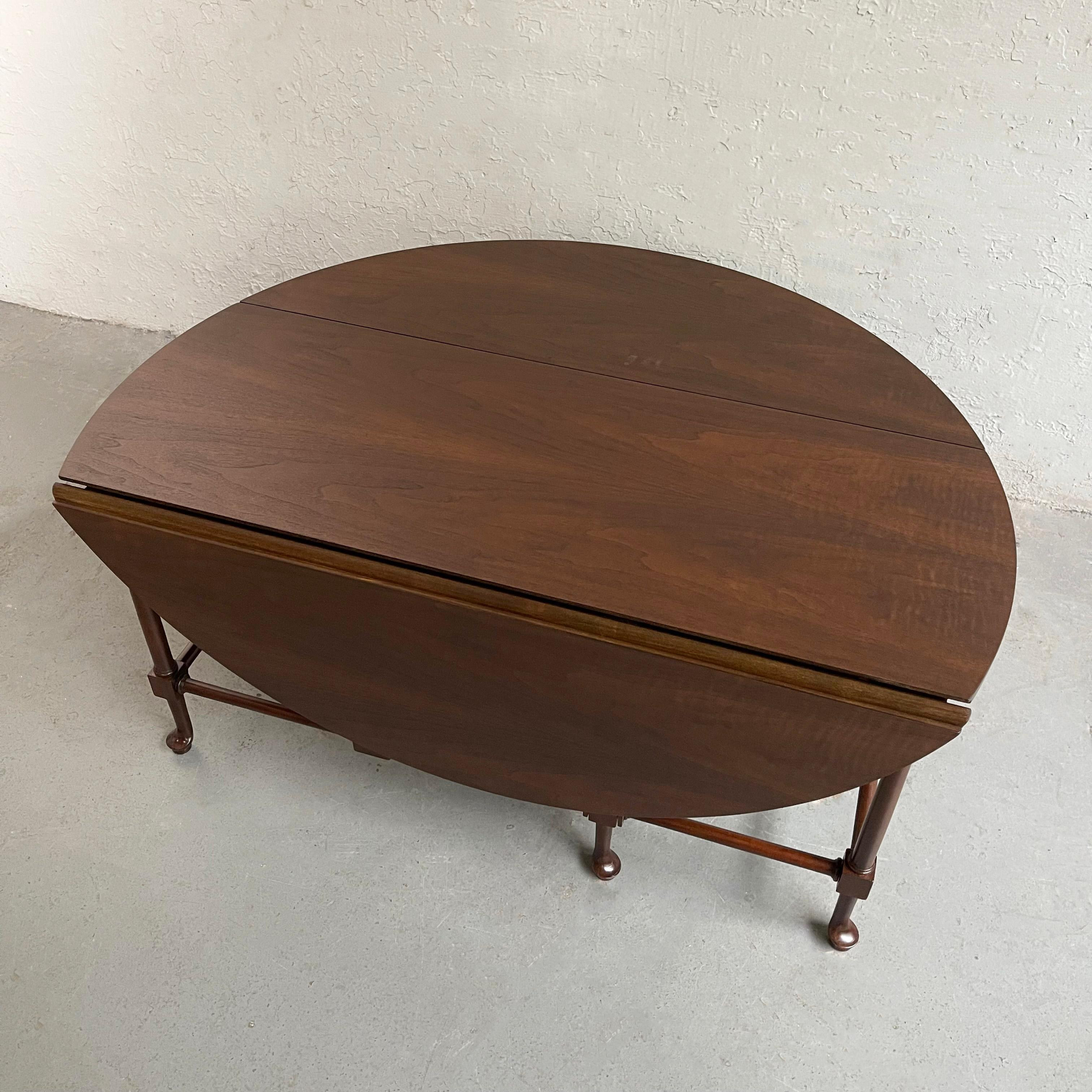 Baker Furniture Queen Anne Style Drop Leaf Coffee Table In Good Condition In Brooklyn, NY