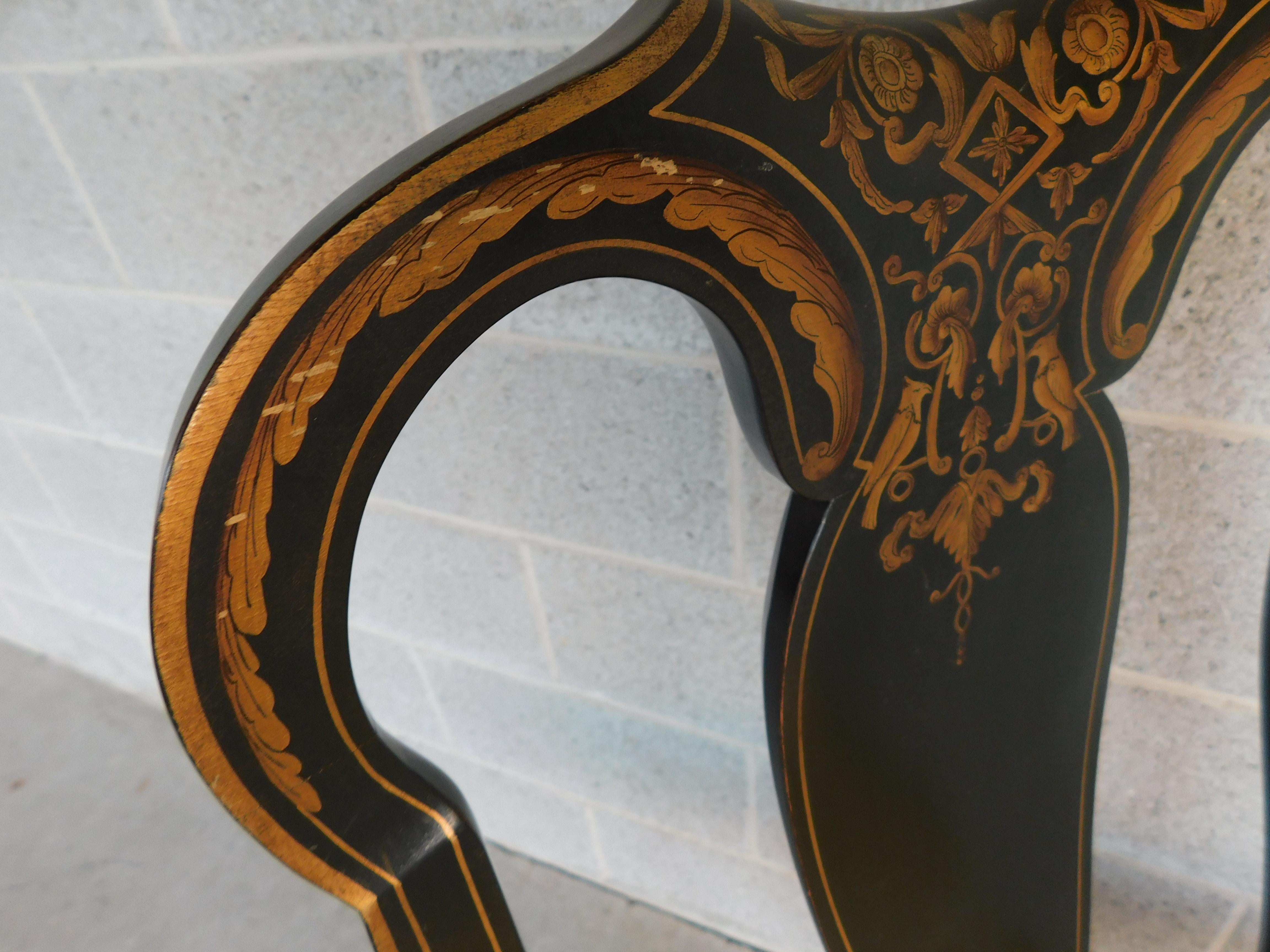 Fauteuil d'angle décoré de peinture de style Queen Anne de Baker Furniture en vente 6