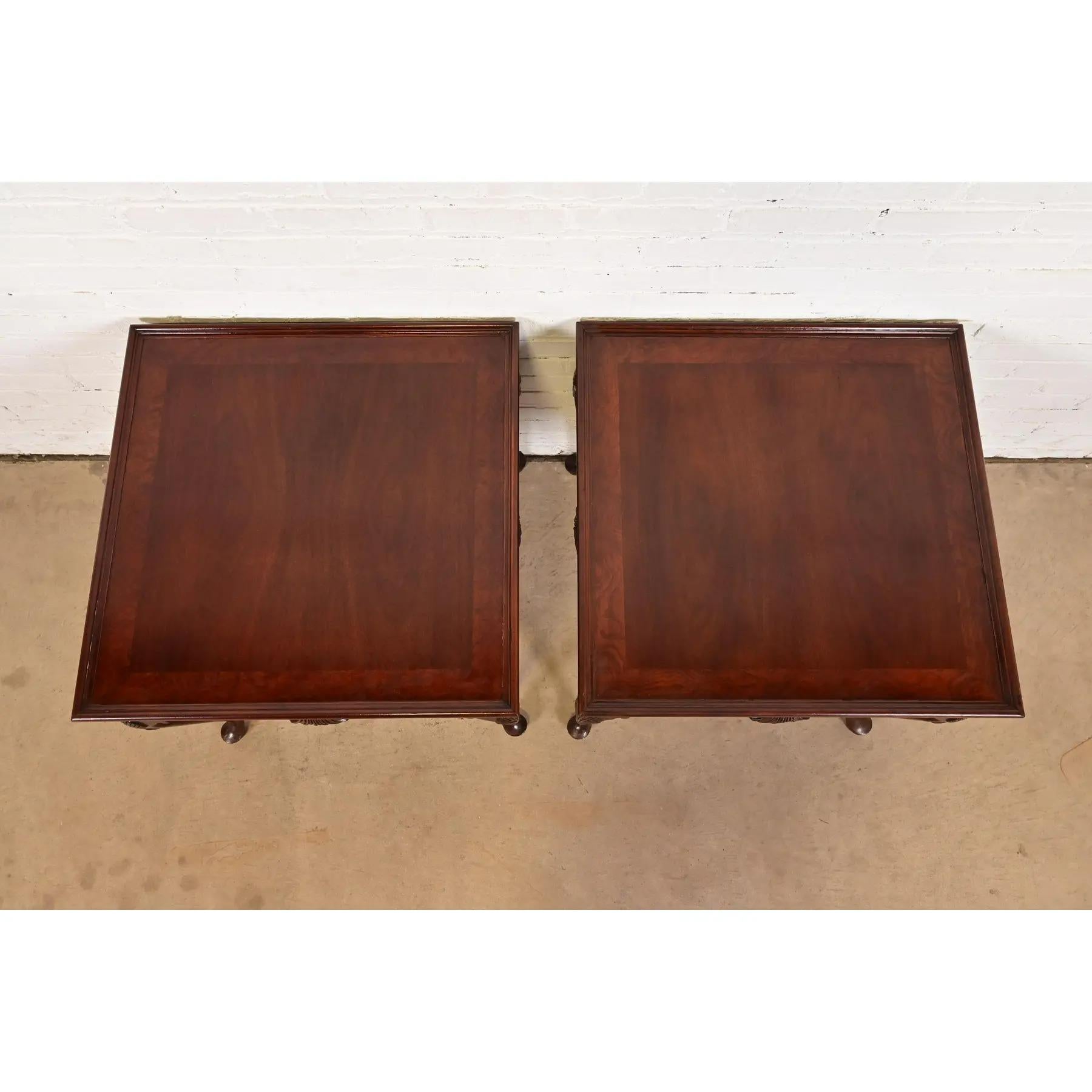 Baker Furniture Queen Anne Walnut and Burl Wood Nightstands or End Tables, Pair en vente 4