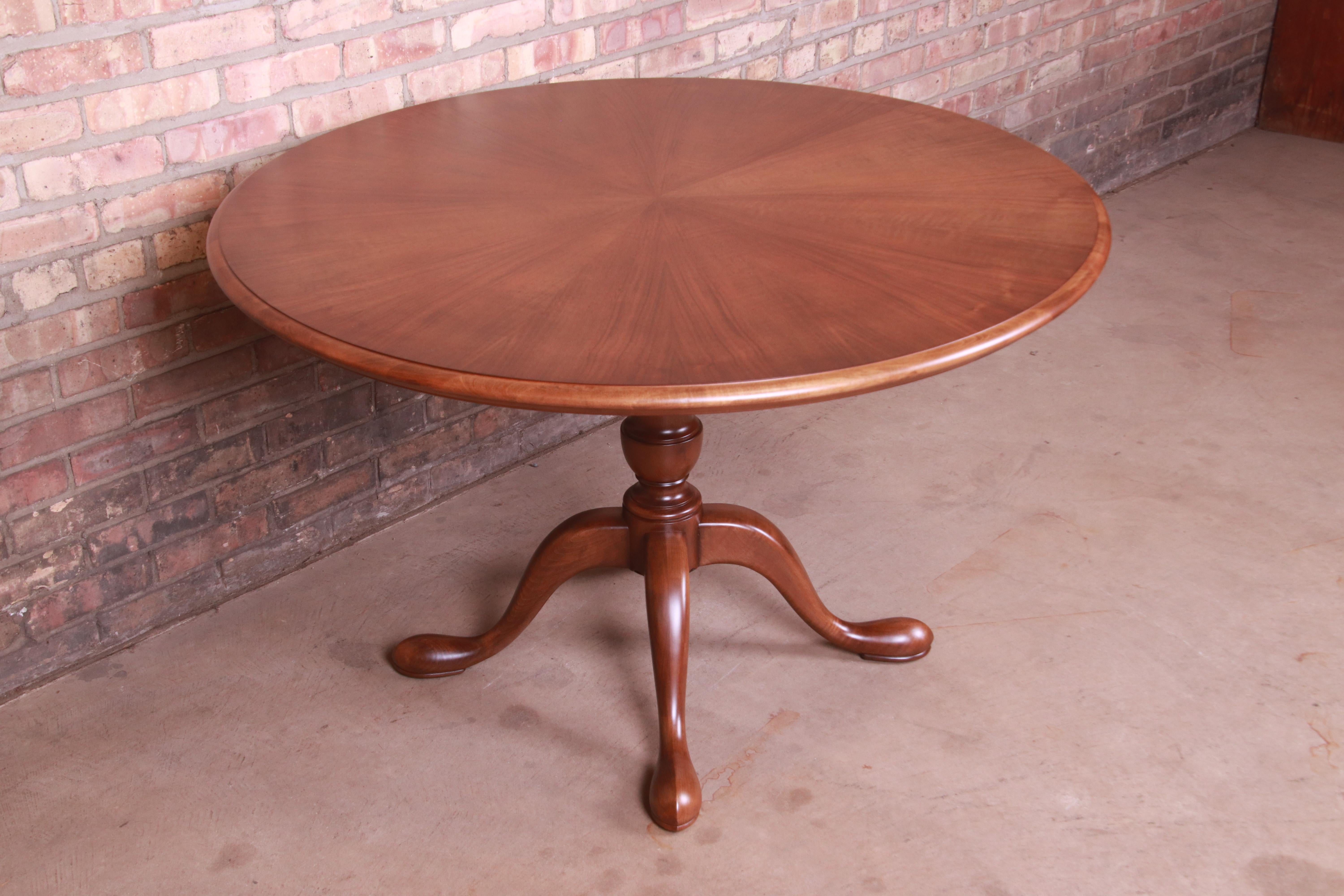 Baker Furniture Queen Anne Walnut Breakfast Table, Newly Refinished In Good Condition For Sale In South Bend, IN