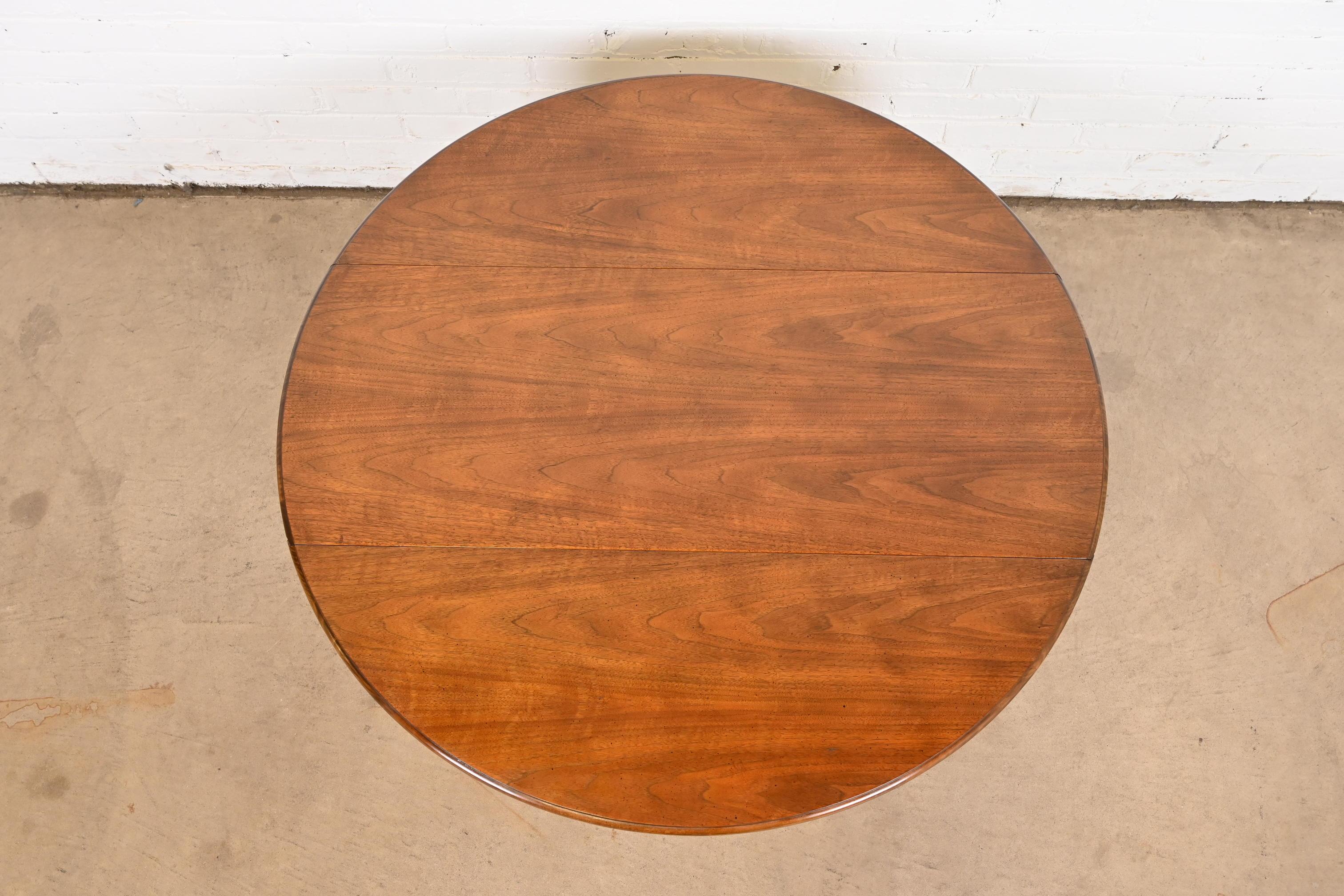 Baker Furniture Queen Anne Walnut Drop Leaf Coffee Table In Good Condition For Sale In South Bend, IN