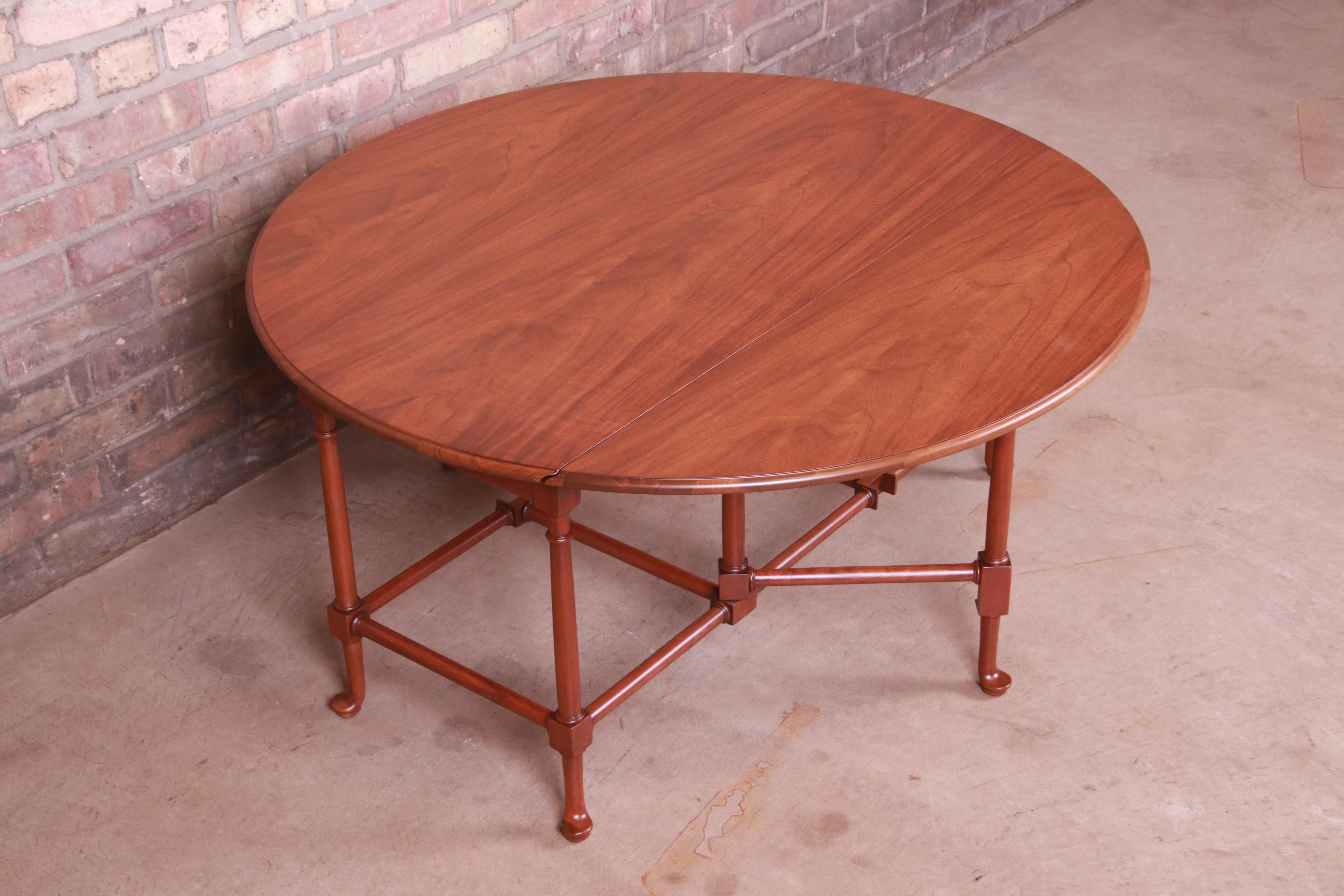 Baker Furniture Queen Anne Walnut Drop Leaf Coffee Table, Newly Refinished For Sale 4