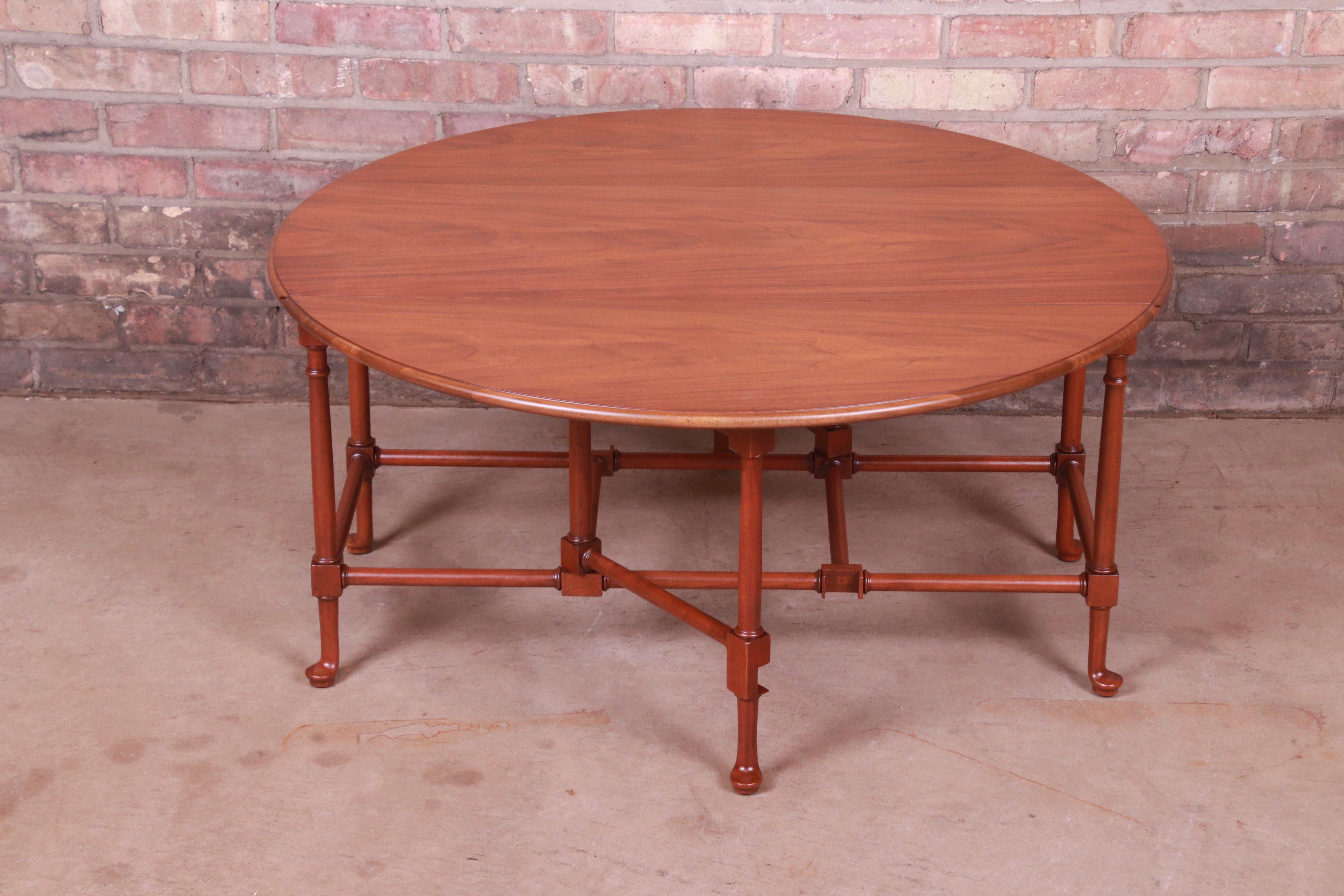 Baker Furniture Queen Anne Walnut Drop Leaf Coffee Table, Newly Refinished In Good Condition For Sale In South Bend, IN