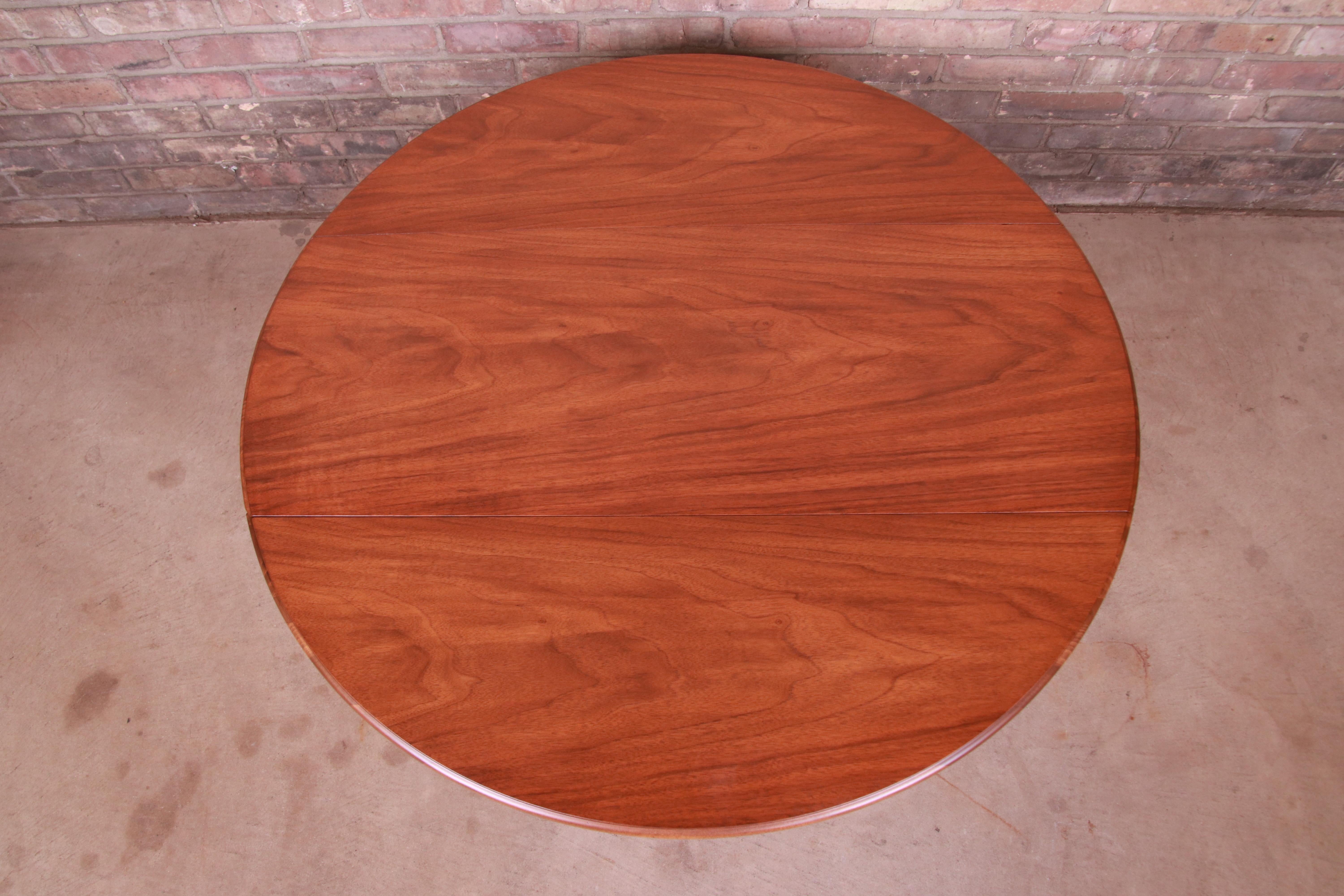 Baker Furniture Queen Anne Walnut Drop Leaf Coffee Table, Newly Refinished For Sale 3