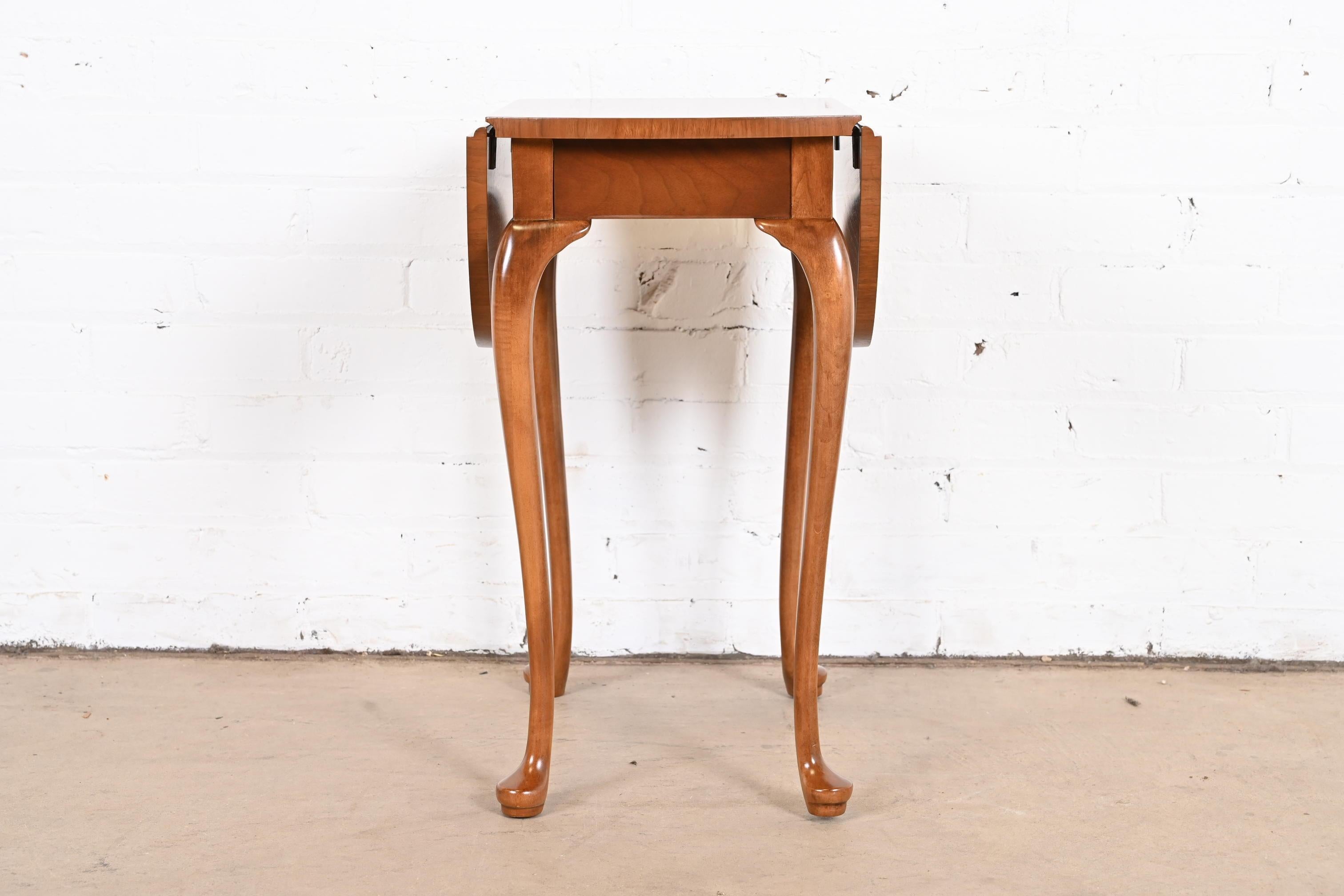 Baker Furniture Queen Anne Walnut Petite Drop Leaf Tea Table, Newly Refinished For Sale 5