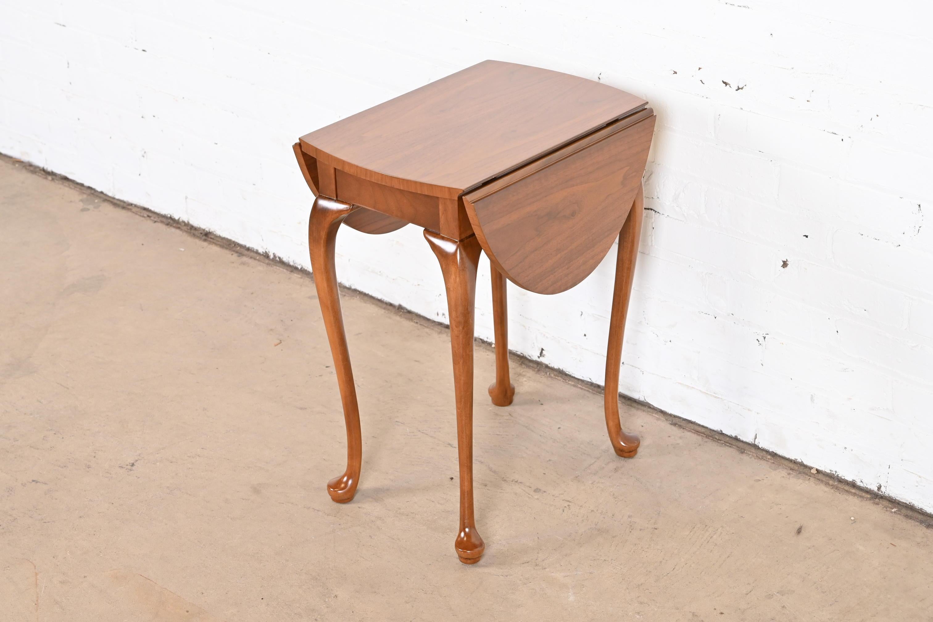Baker Furniture Queen Anne Walnut Petite Drop Leaf Tea Table, Newly Refinished For Sale 7