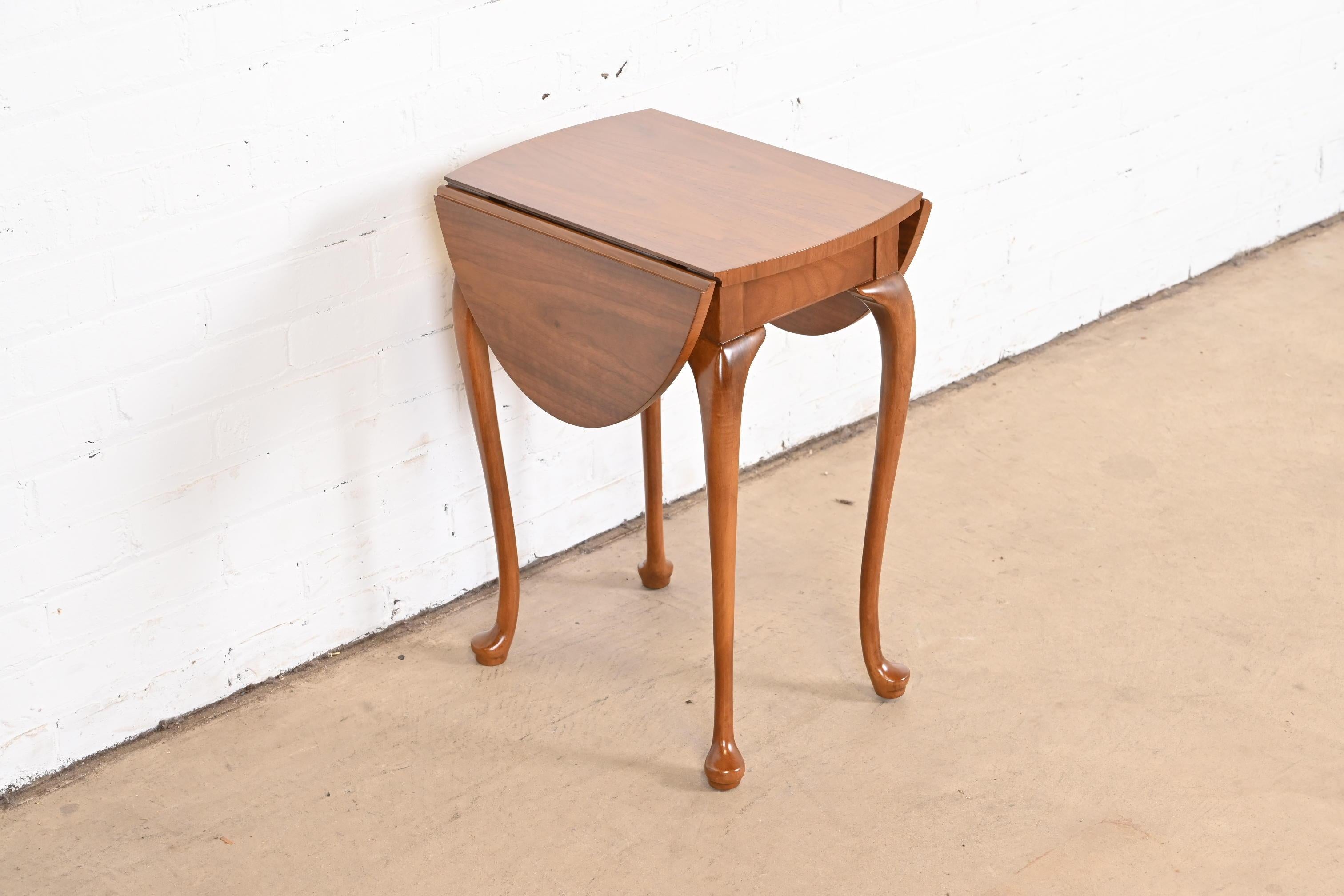 Baker Furniture Queen Anne Walnut Petite Drop Leaf Tea Table, Newly Refinished For Sale 9