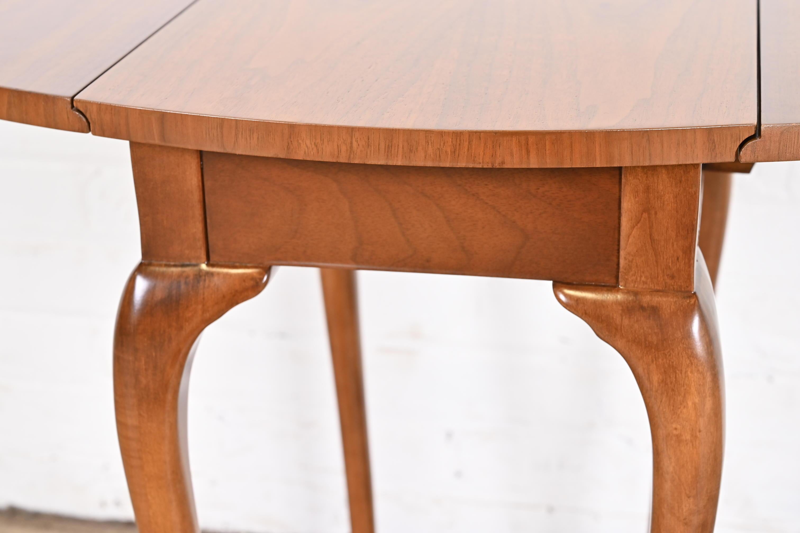 Baker Furniture Queen Anne Walnut Petite Drop Leaf Tea Table, Newly Refinished For Sale 10