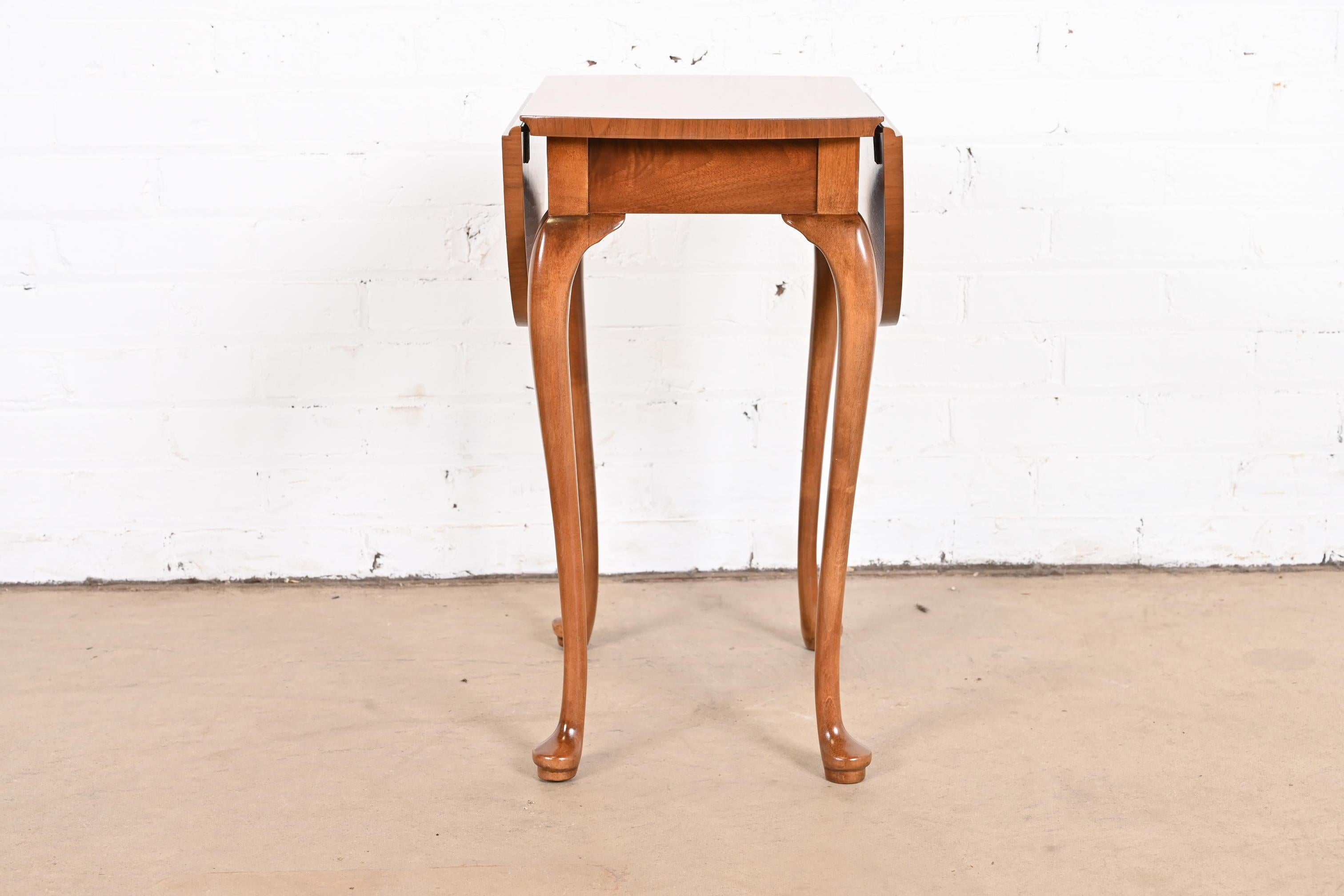 Baker Furniture Queen Anne Walnut Petite Drop Leaf Tea Table, Newly Refinished For Sale 12