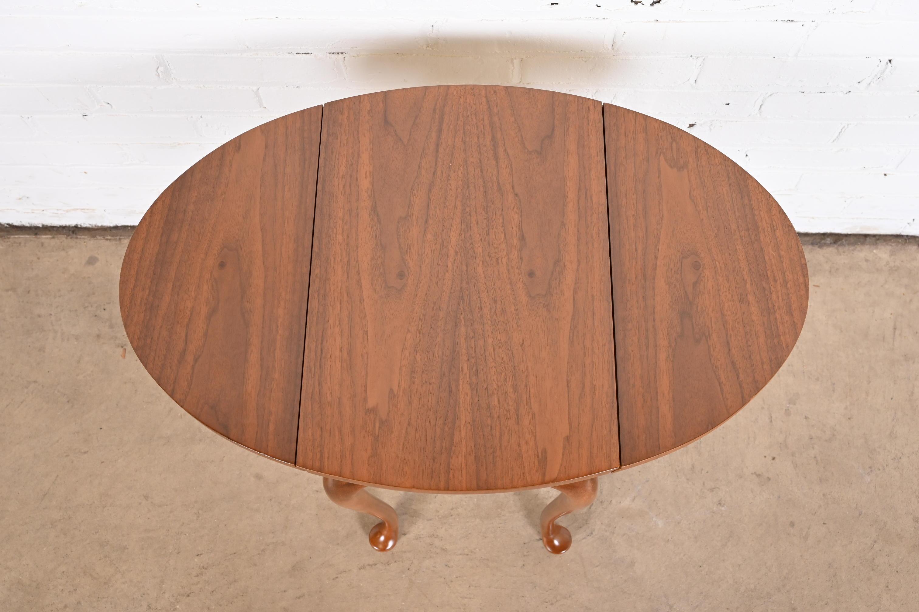 Baker Furniture Queen Anne Walnut Petite Drop Leaf Tea Table, Newly Refinished For Sale 2