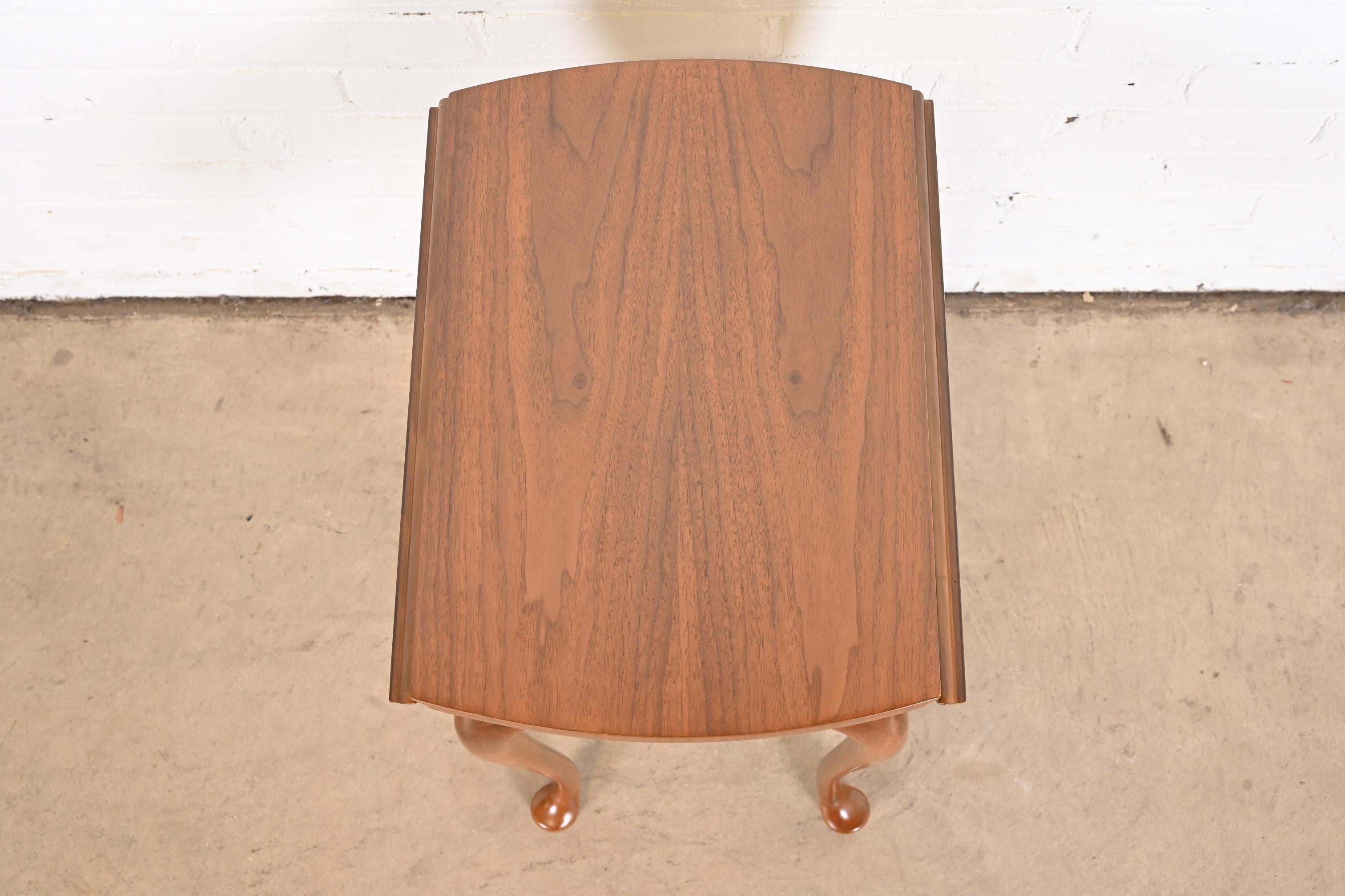 Baker Furniture Queen Anne Walnut Petite Drop Leaf Tea Table, Newly Refinished For Sale 3