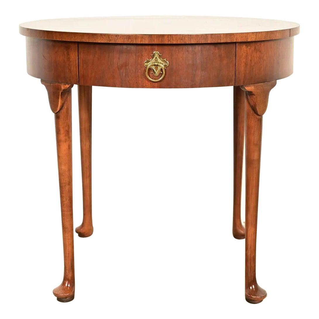 Table basse « Queen Anne » en noyer de Baker Furniture en vente