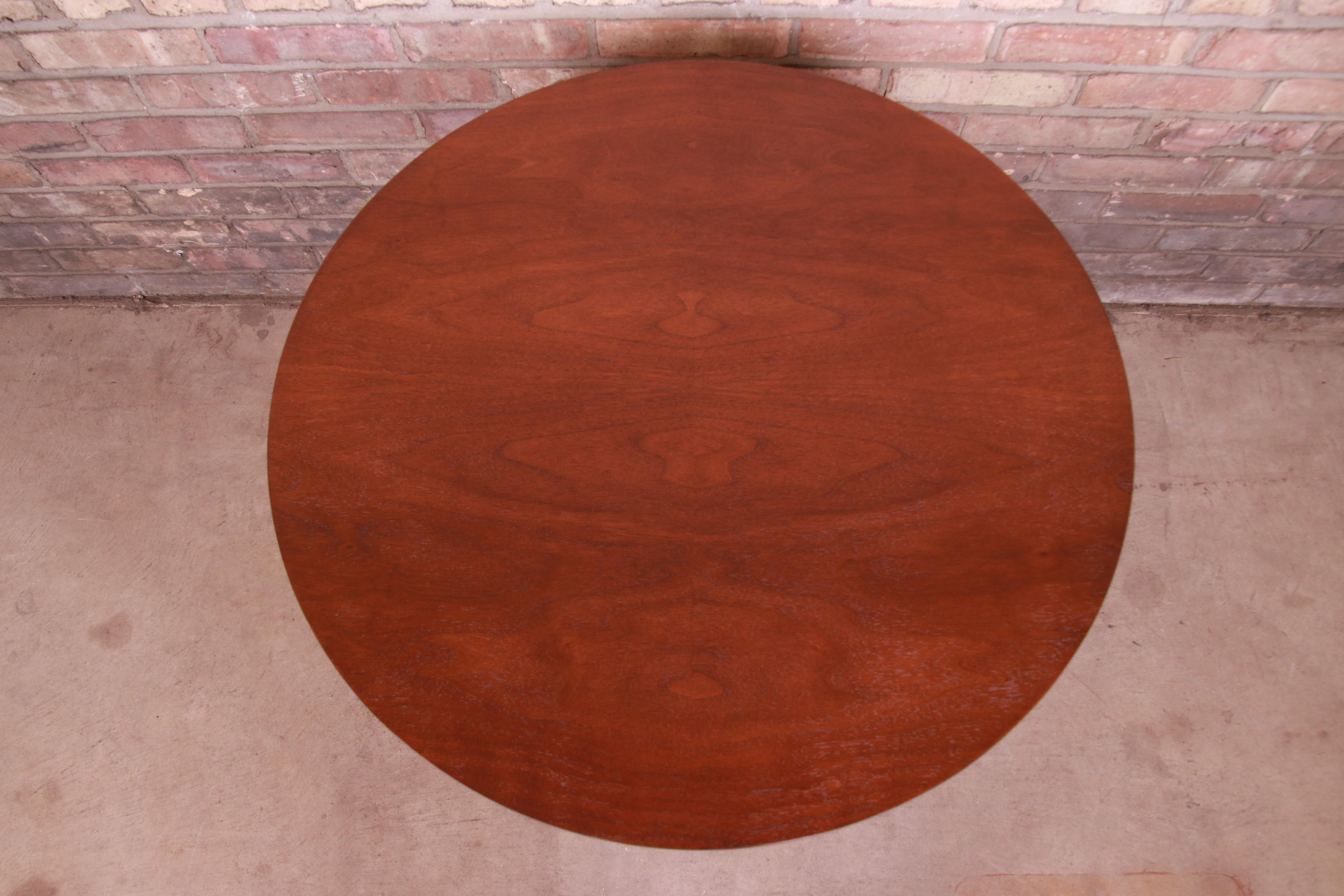 Baker Furniture Queen Anne Walnut Tea Table, Newly Refinished For Sale 6