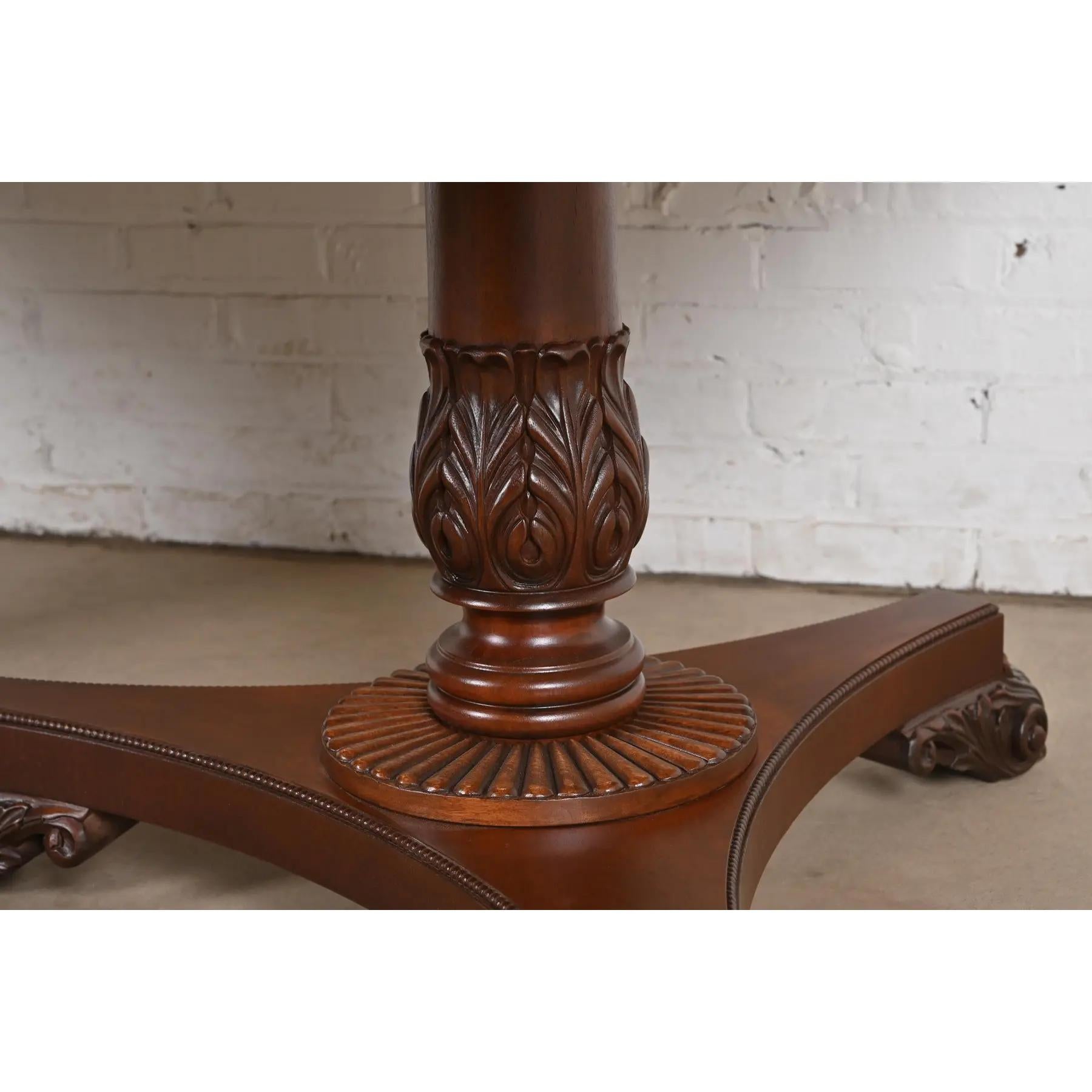 Baker Furniture Regency Banded Mahogany Double Dining Table, Newly Refinished en vente 4