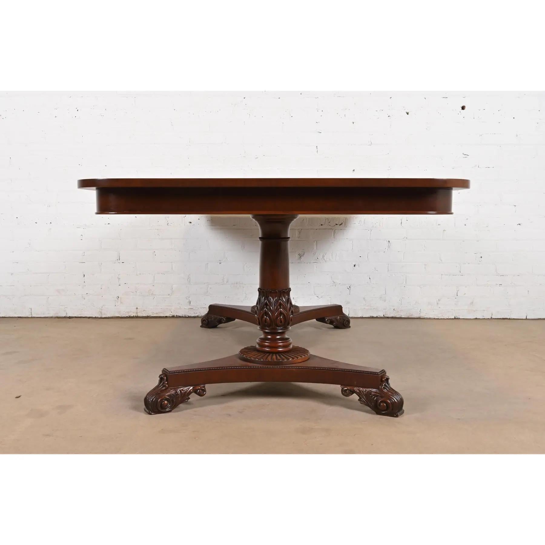 Baker Furniture Regency Banded Mahogany Double Dining Table, Newly Refinished en vente 5