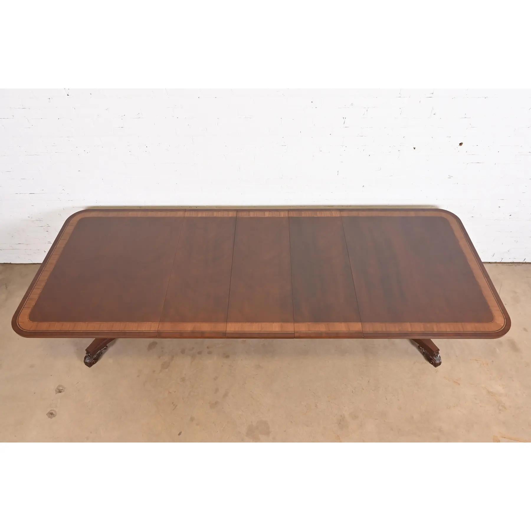 Fin du 20e siècle Baker Furniture Regency Banded Mahogany Double Dining Table, Newly Refinished en vente