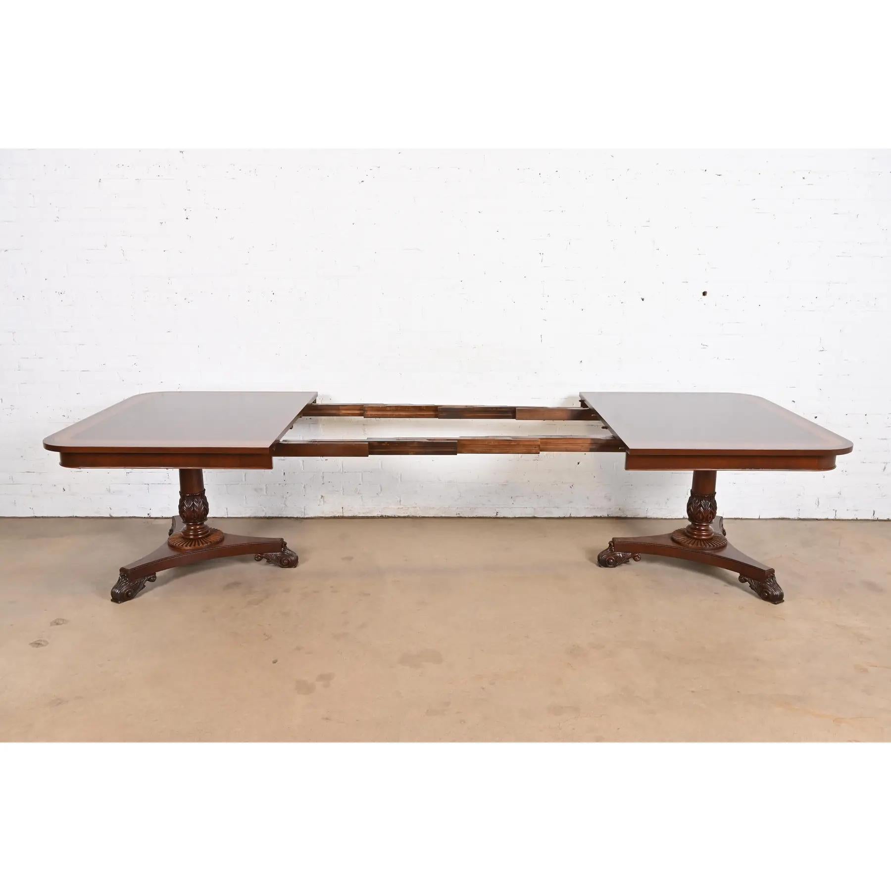 Acajou Baker Furniture Regency Banded Mahogany Double Dining Table, Newly Refinished en vente