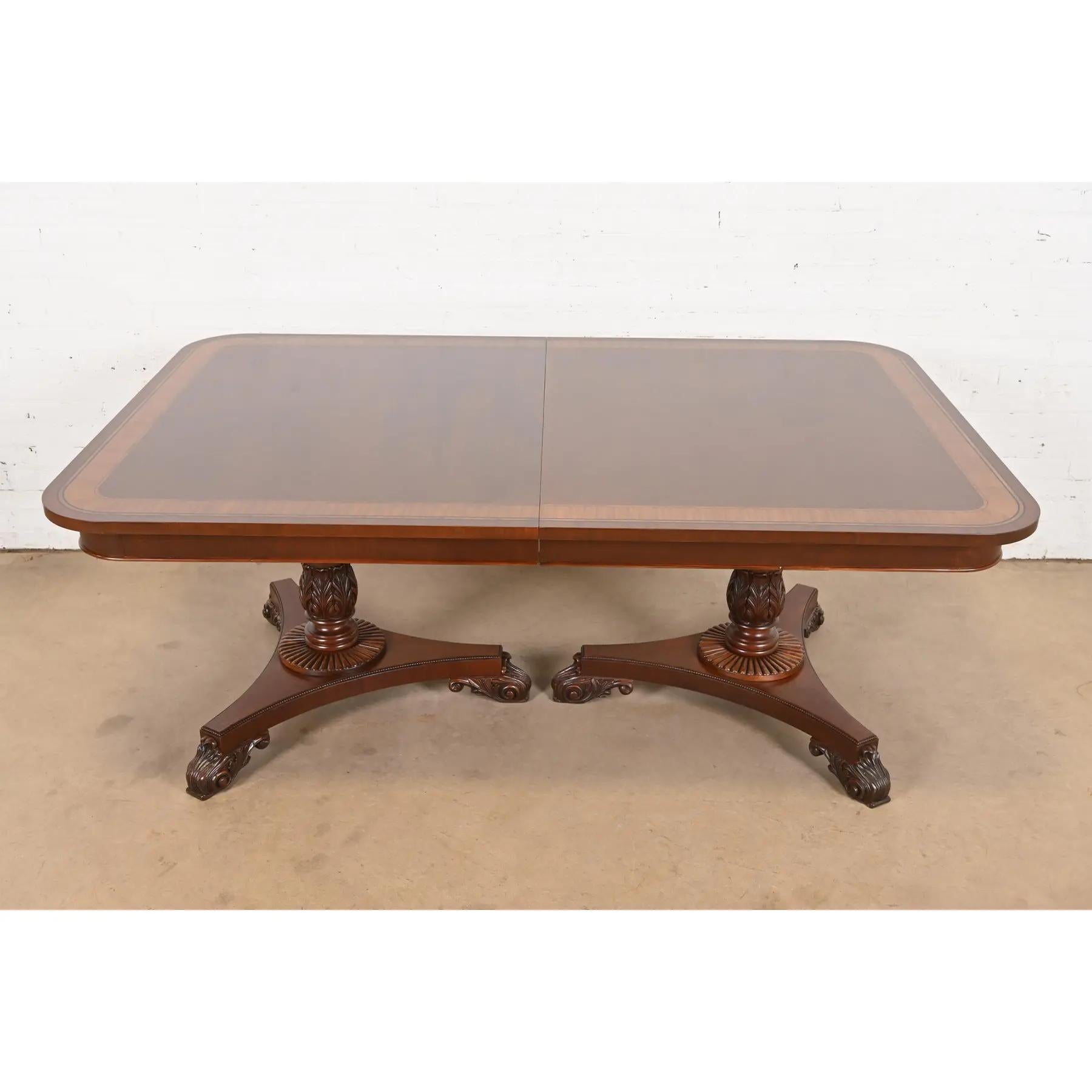 Baker Furniture Regency Banded Mahogany Double Dining Table, Newly Refinished en vente 1
