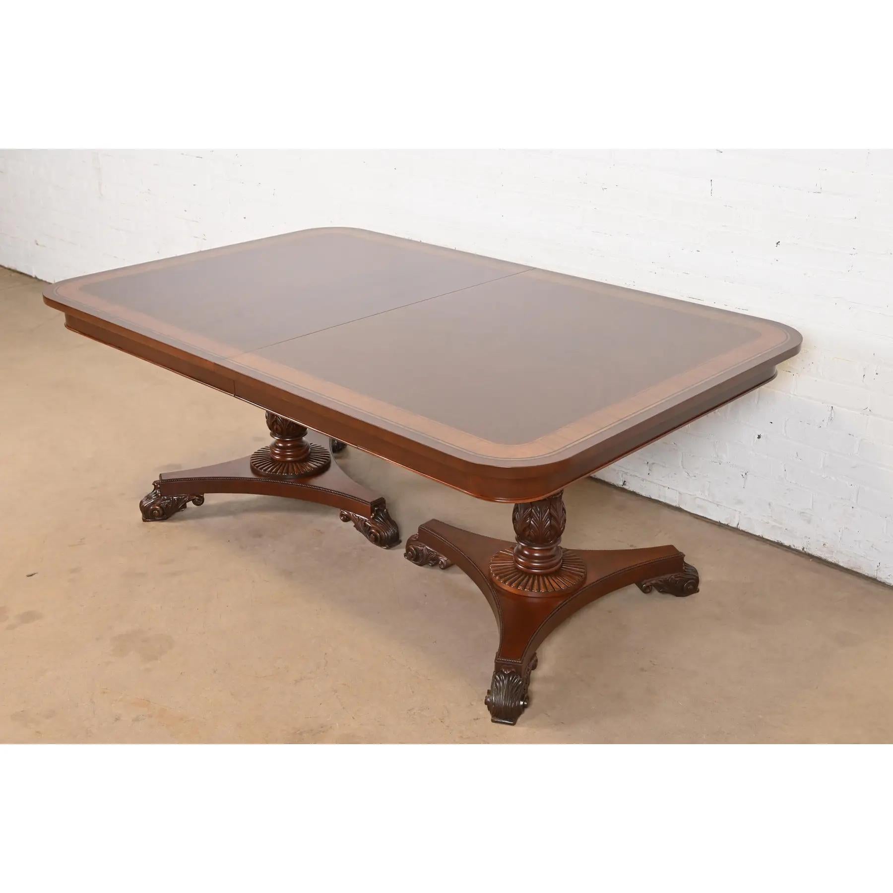 Baker Furniture Regency Banded Mahogany Double Dining Table, Newly Refinished en vente 2