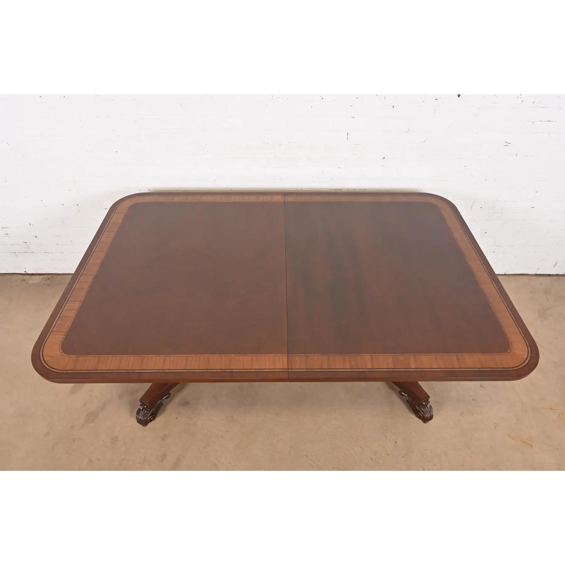 Baker Furniture Regency Banded Mahogany Double Dining Table, Newly Refinished en vente 3