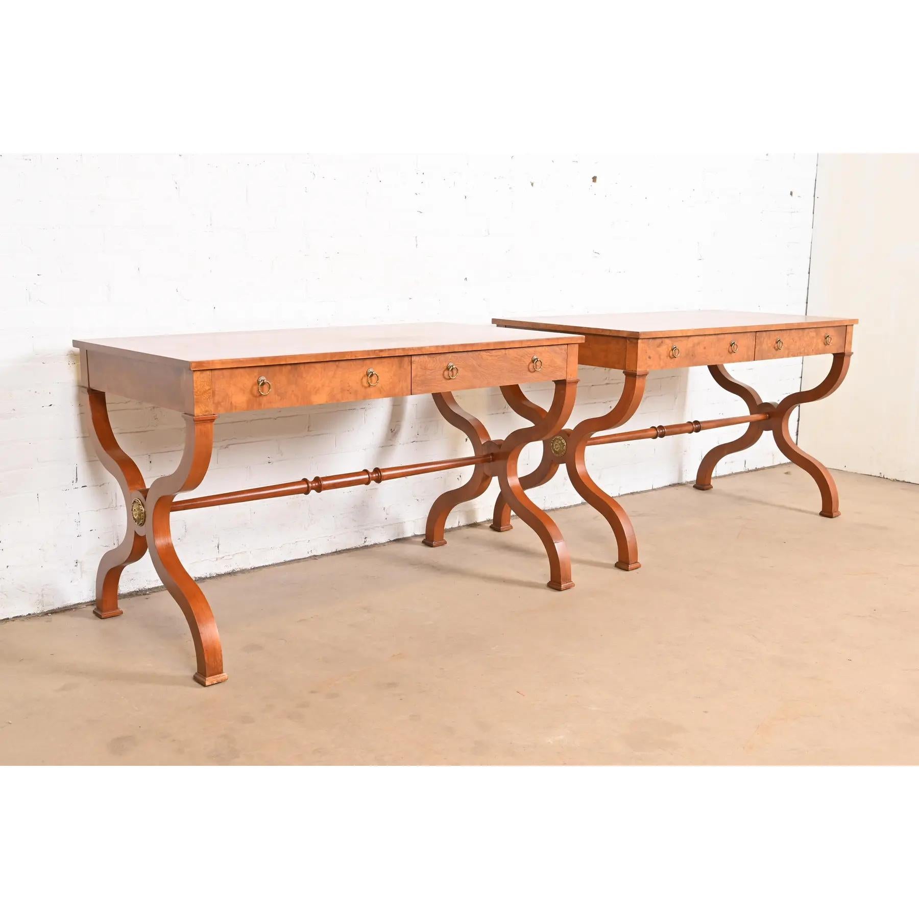 Baker Furniture Escritorios o Mesas de Biblioteca de Madera de Burl de la Regencia, Reacabados en Bueno estado para la venta en South Bend, IN