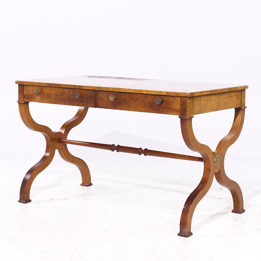 Baker Furniture Regency-Schreibtisch aus Wurzelholz (Moderne) im Angebot