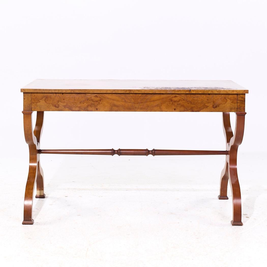 Baker Furniture Regency-Schreibtisch aus Wurzelholz im Zustand „Gut“ im Angebot in Countryside, IL