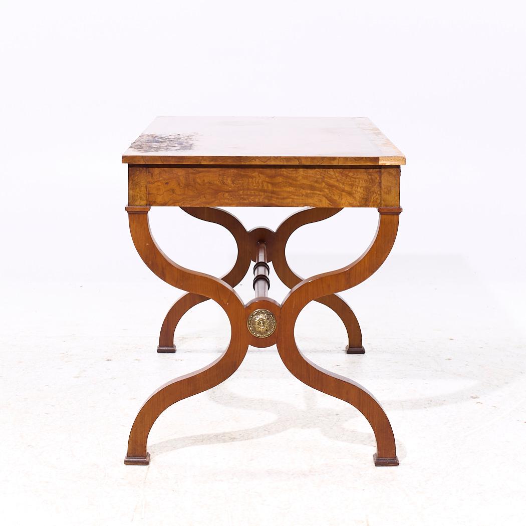 Baker Furniture Regency-Schreibtisch aus Wurzelholz (21. Jahrhundert und zeitgenössisch) im Angebot