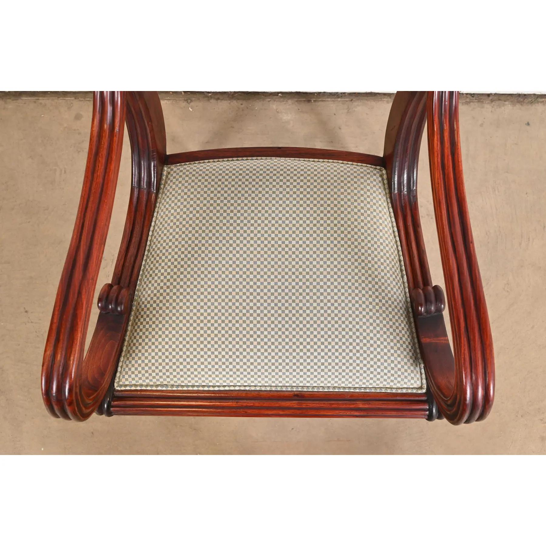 Baker Furniture Regency geschnitzter Mahagoni-Sessel oder Beistellstuhl im Angebot 4