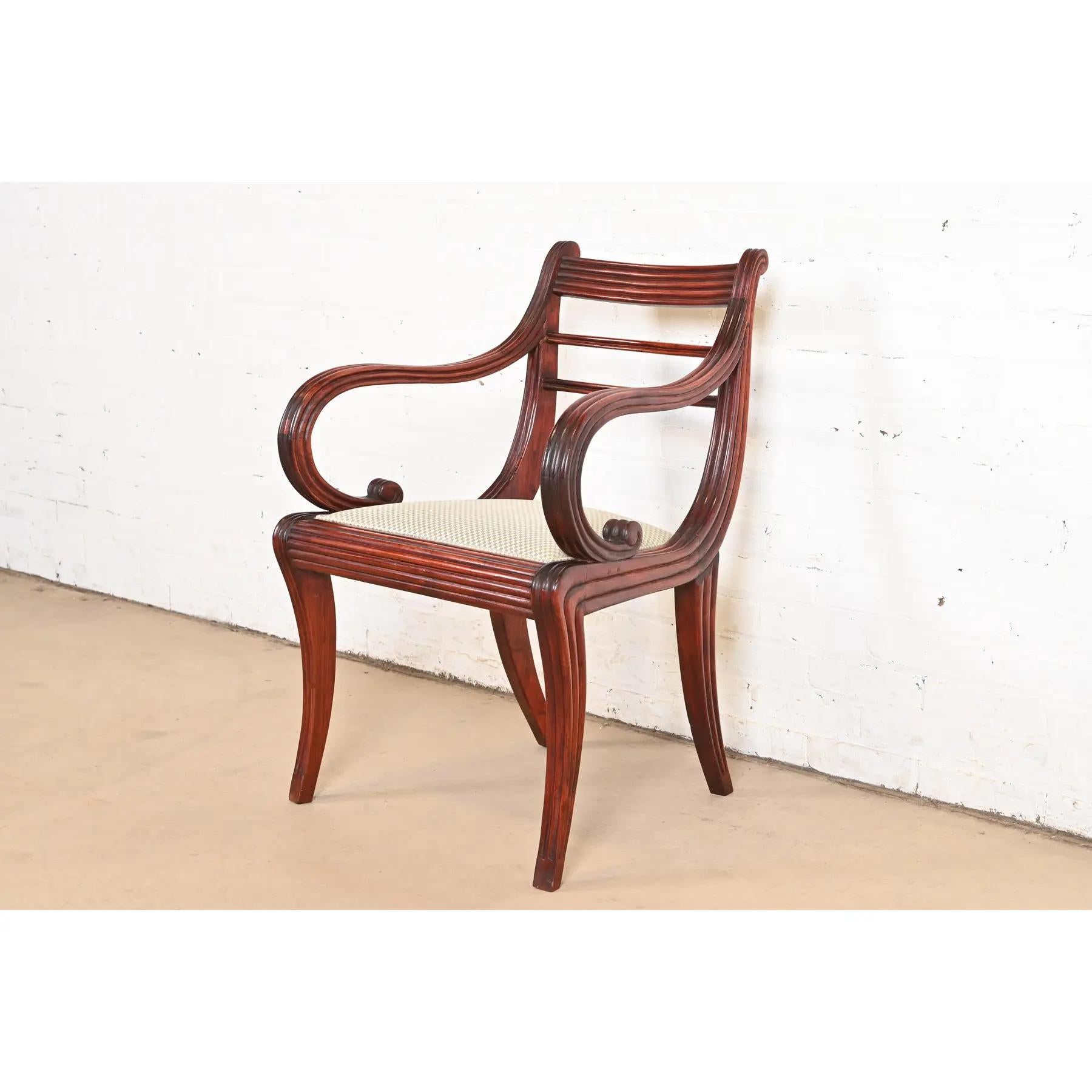 Ein prächtiger Kapitänsstuhl, Sessel oder Beistellstuhl im Regency- oder Empire-Stil

Baker Furniture, Collection'S 