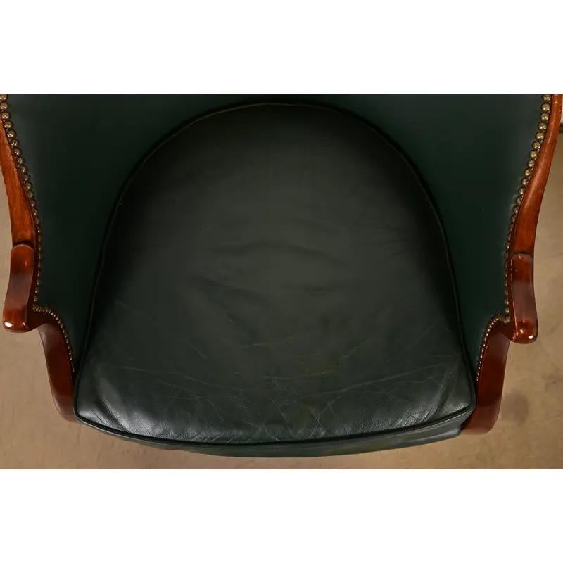 Baker Furniture Regency - Sedie da salotto in pelle di mogano intagliata, set di sei persone in vendita 2