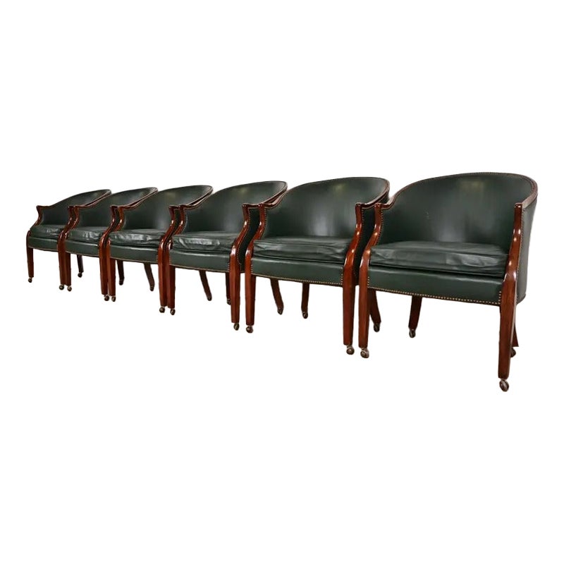 Baker Furniture Regency geschnitzte Mahagoni-Lounge-Stühle aus Leder, Sechser-Set