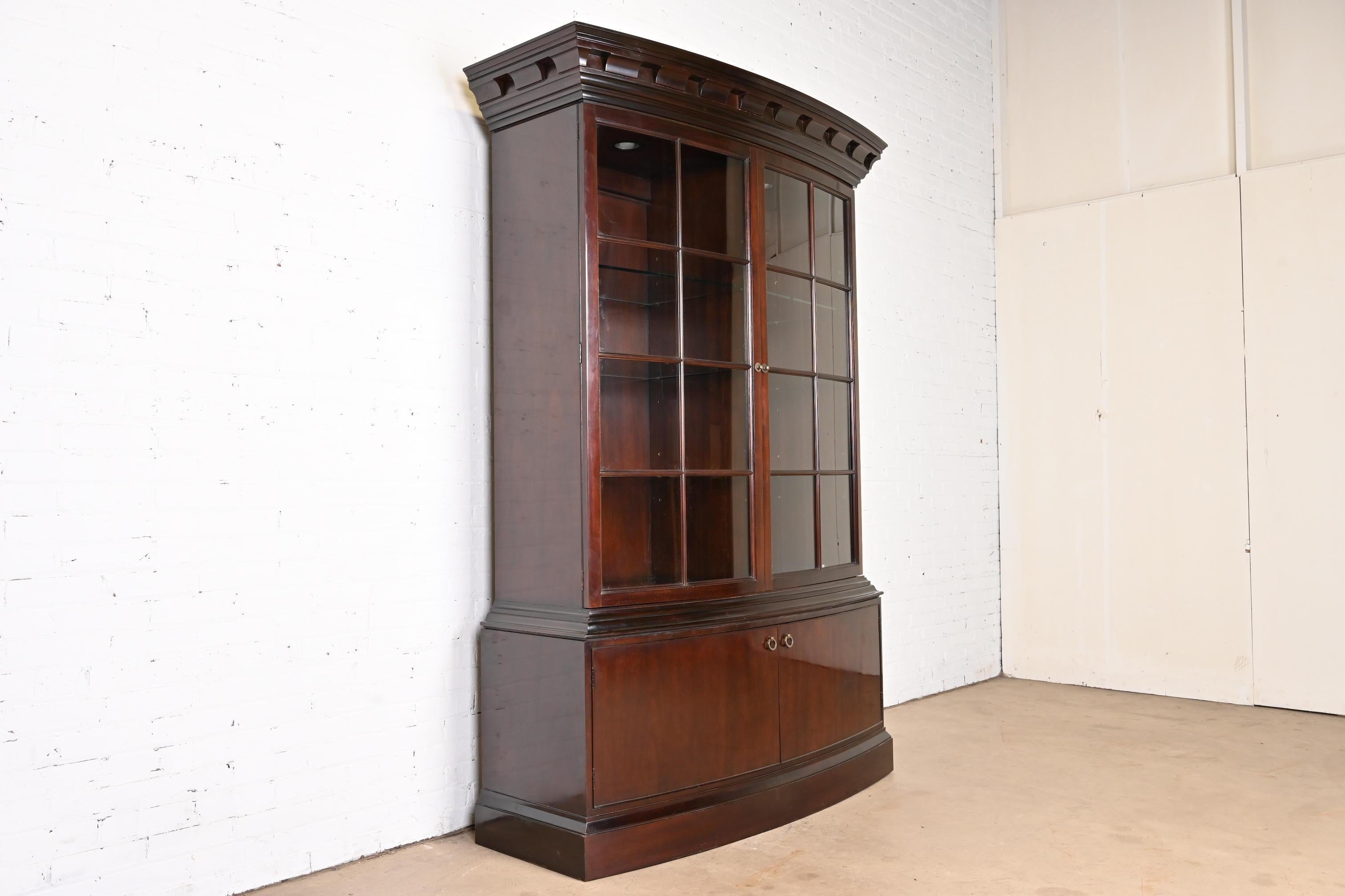 Baker Furniture Regency Carved Mahogany Lighted Breakfront Bookcase Cabinet In Good Condition In South Bend, IN