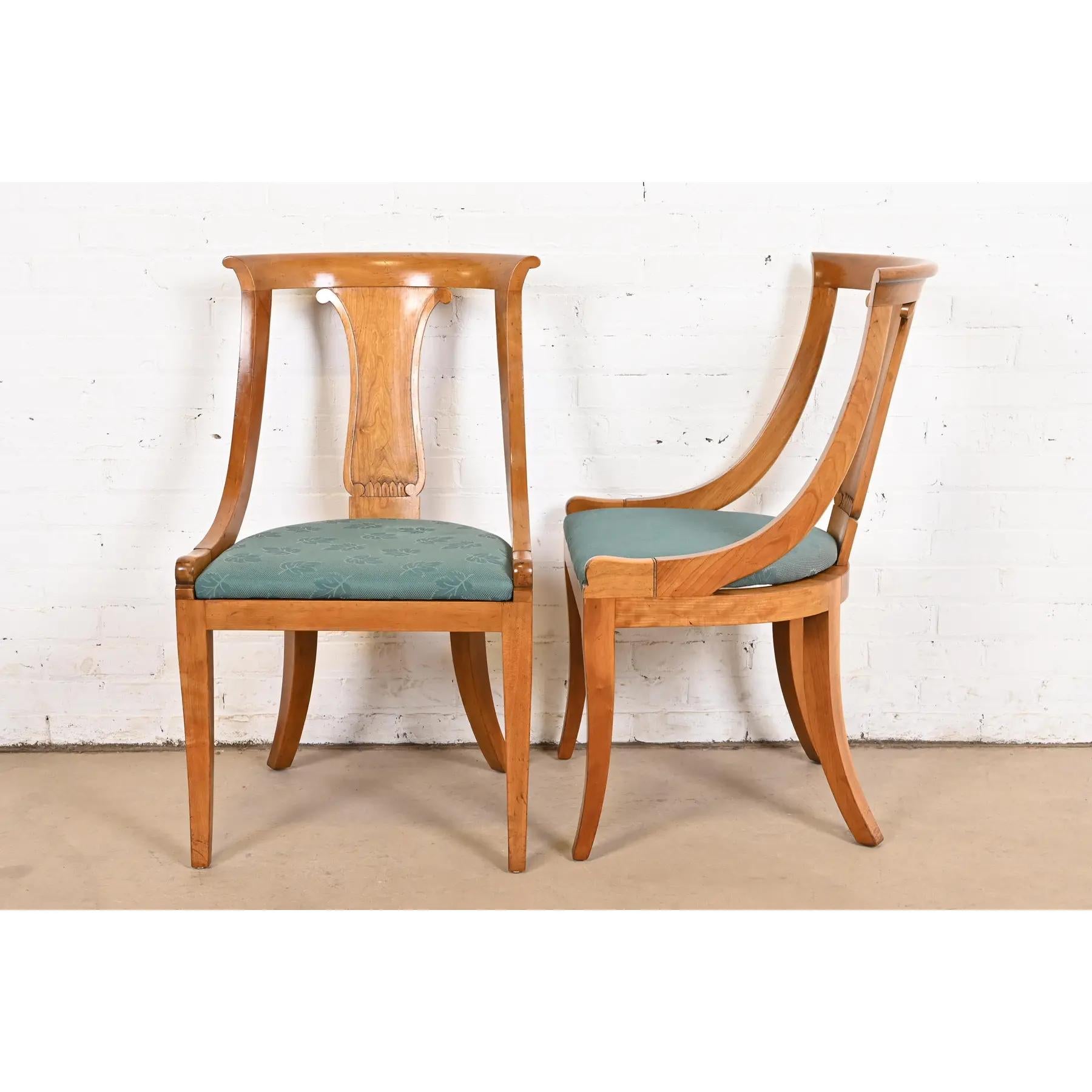 Baker Furniture Regency Klismos Kirschbaumholz-Esszimmerstühle, Sechser-Set im Angebot 2