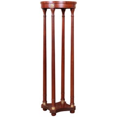 Porte-plante à piédestal en acajou et laiton de Baker Furniture Regency