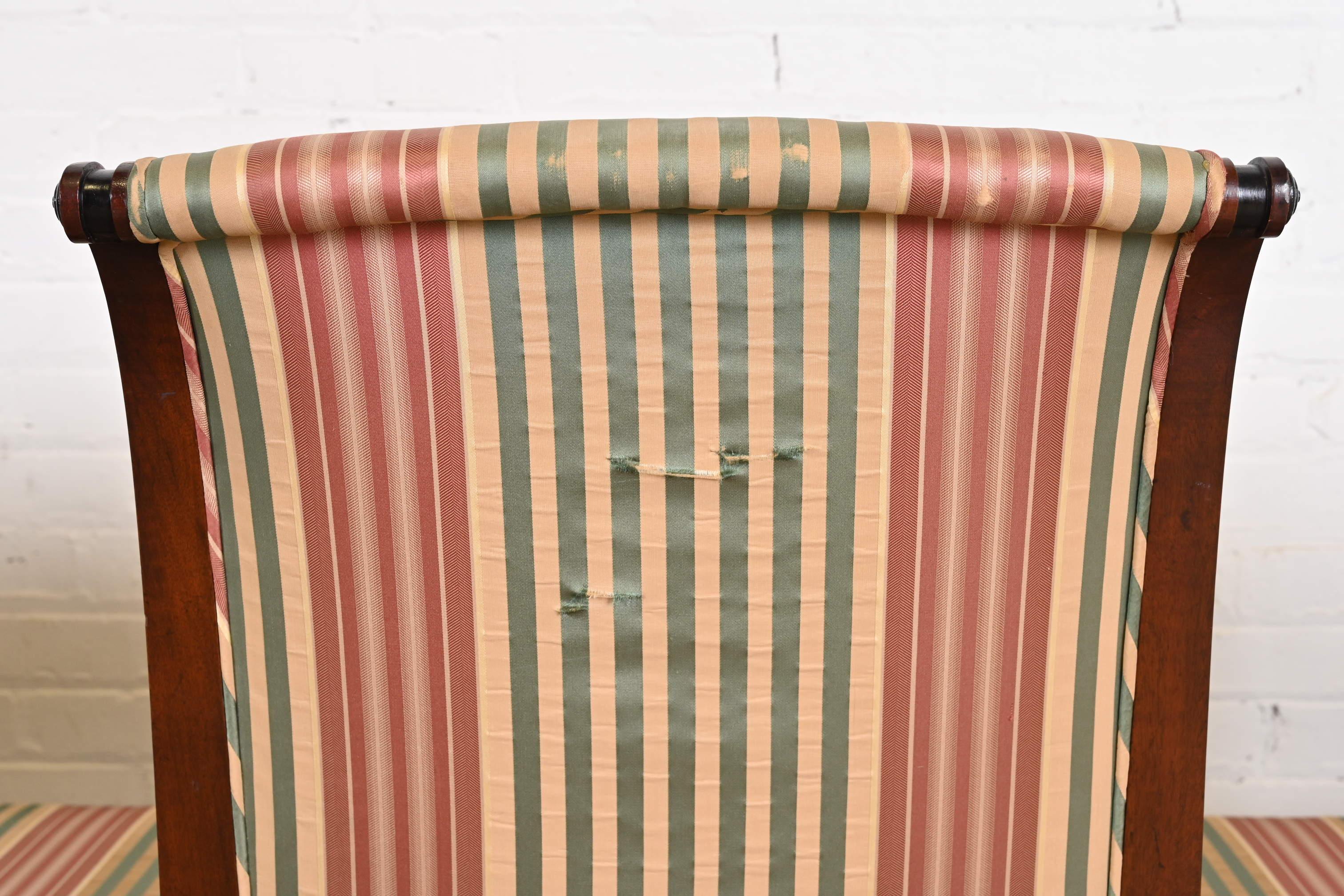 Baker Furniture Regency-Esszimmerstühle aus Mahagoni und ebonisiertem Mahagoni, Satz von zwölf Stühlen im Angebot 14