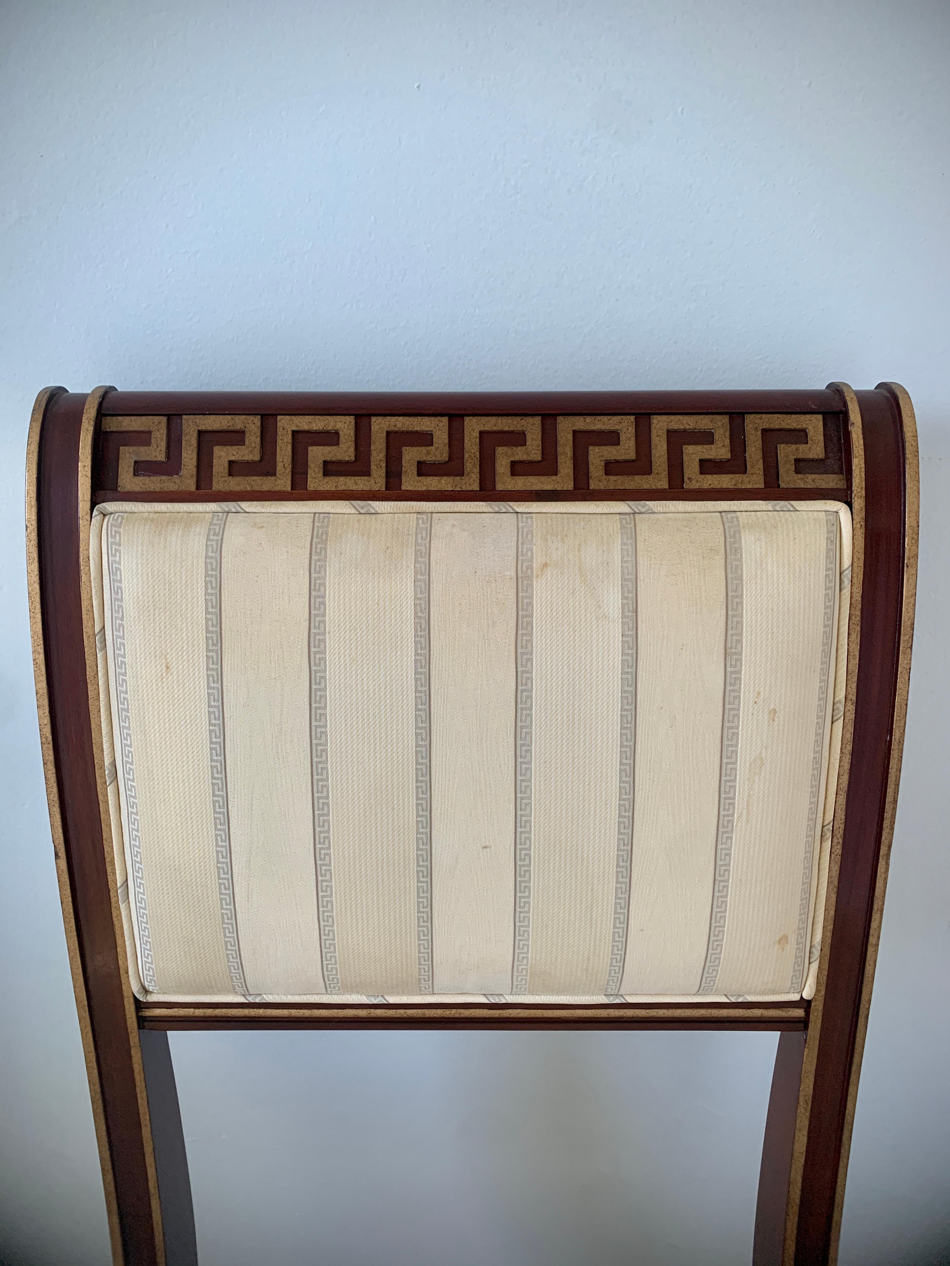 Baker Furniture Regency-Esszimmerstuhl aus Mahagoni und vergoldetem Holz mit griechischem Schlüssel im Zustand „Gut“ im Angebot in Elkhart, IN