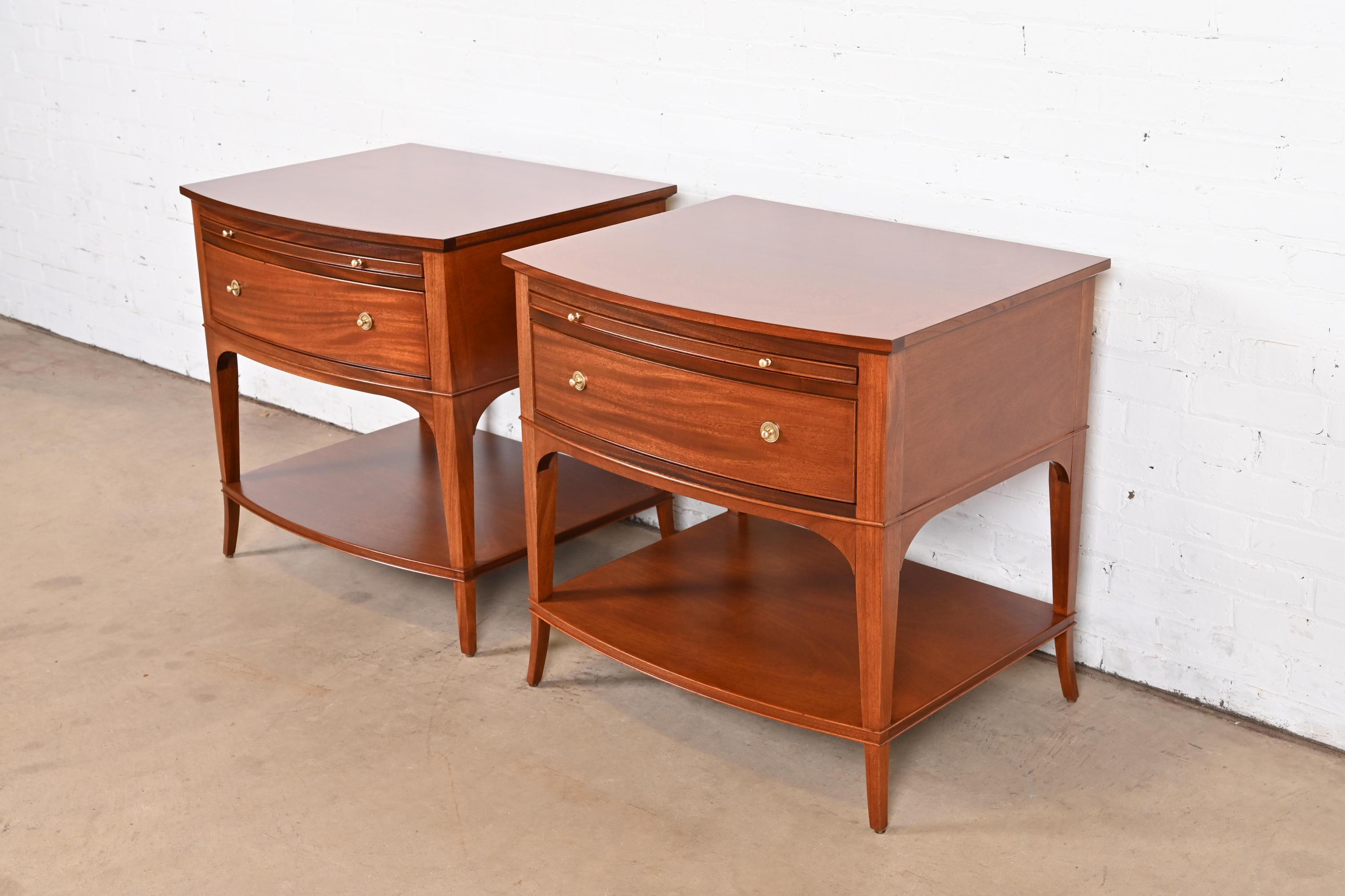 A gorgeous pair of Regency style nightstands or side tables

By Baker Furniture

USA, Circa Late 20th Century

Mahogany, with original brass hardware.

Measures: 28.25