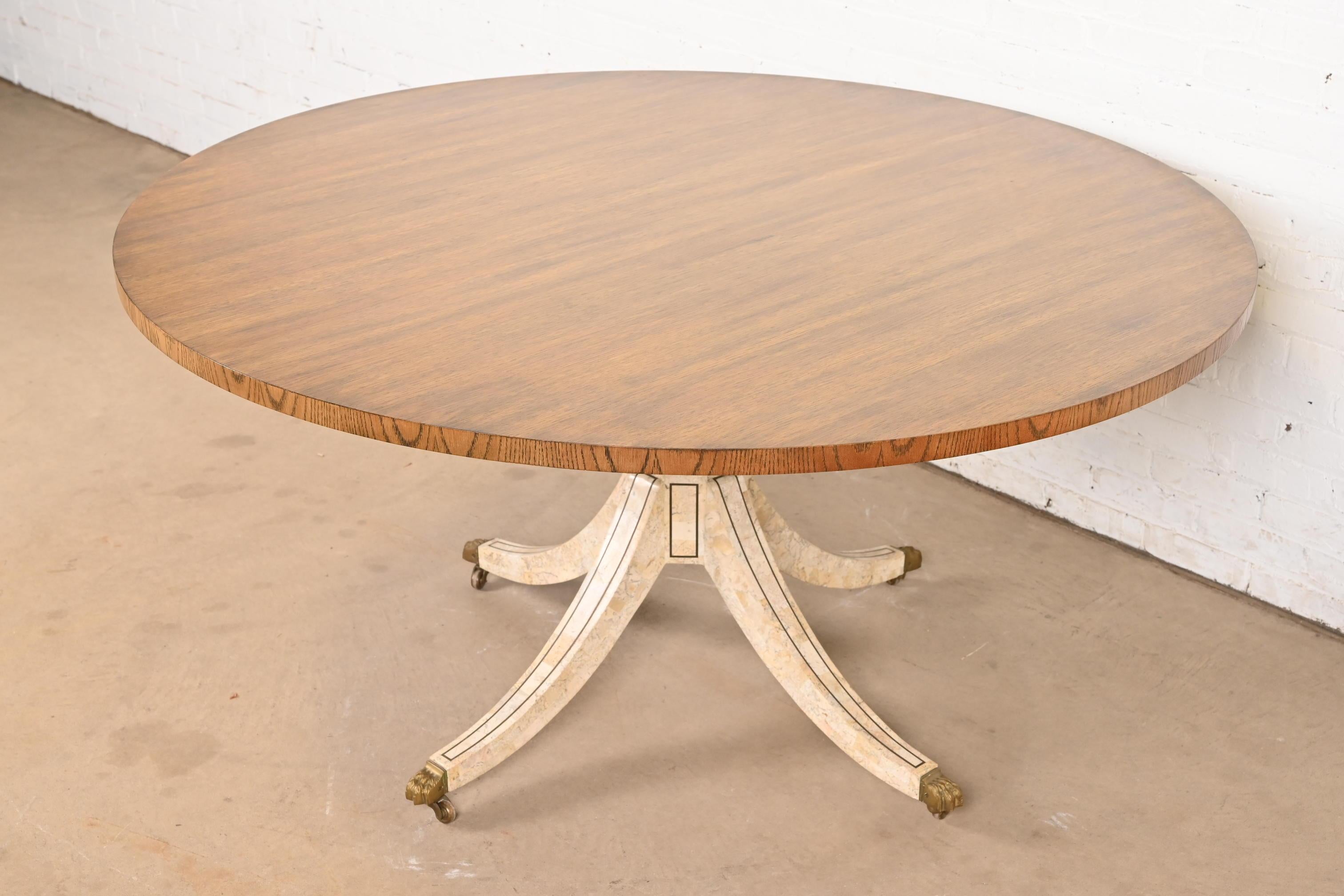 Table de salle à manger à piédestal en chêne et marbre tessellé de Baker Furniture Regency Bon état - En vente à South Bend, IN